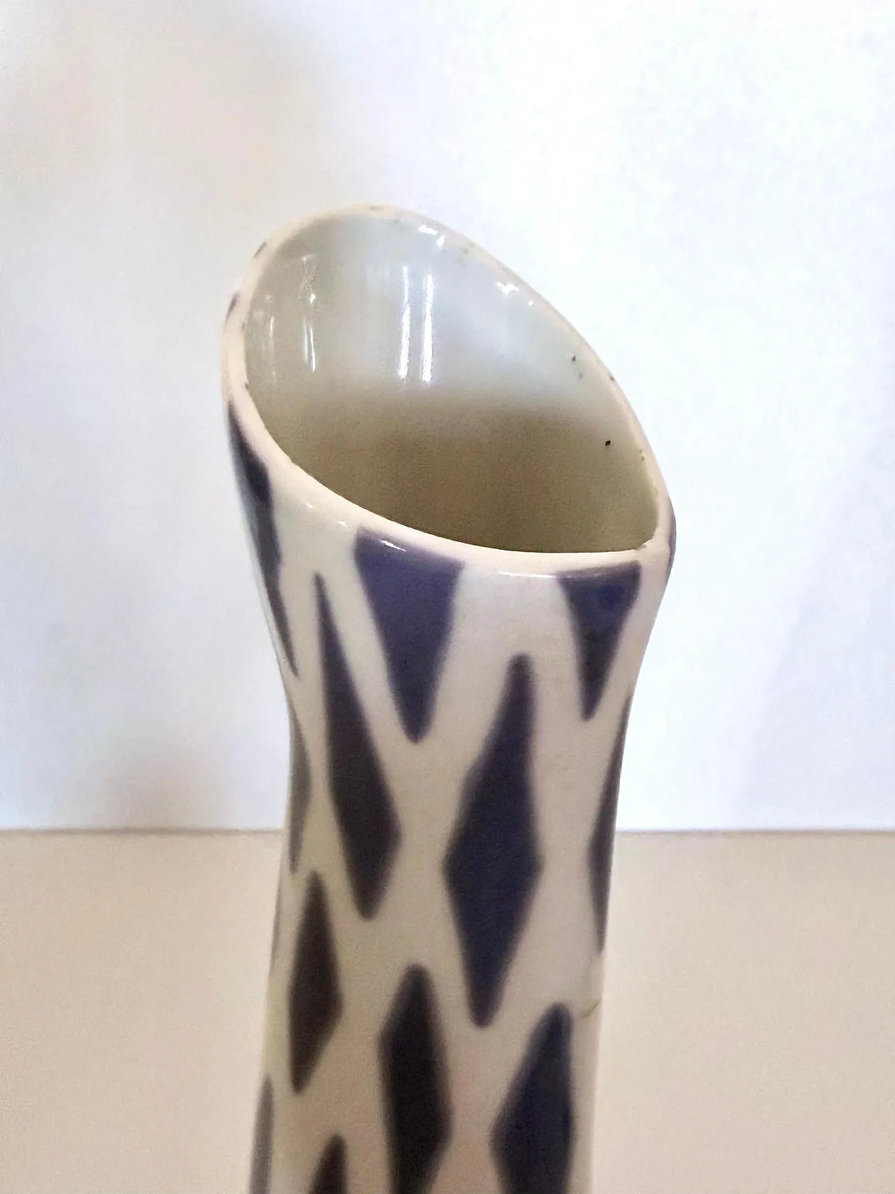 Vaso in porcellana di Jindřich Marek per Royal Dux, anni '60 6