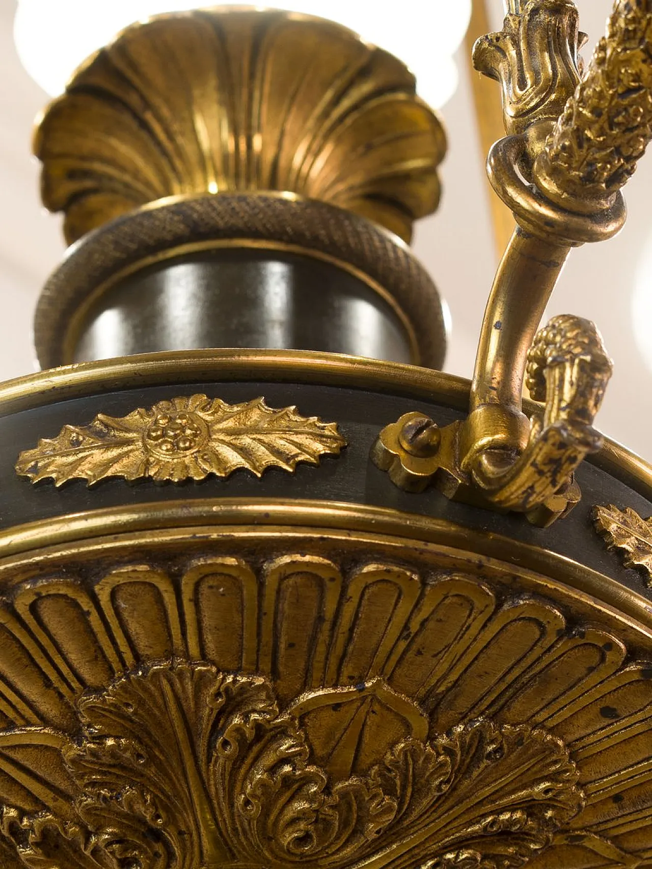 Lampadario Impero a 7 luci in bronzo dorato, fine '800 4