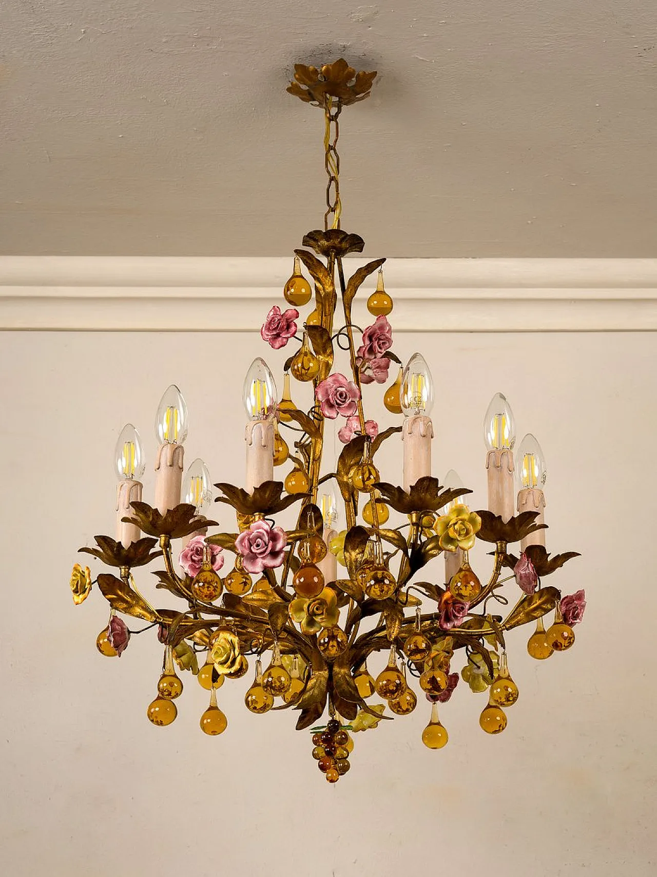 Lampada floreale in ferro dorato, ceramica e vetro di Murano, anni '60 1