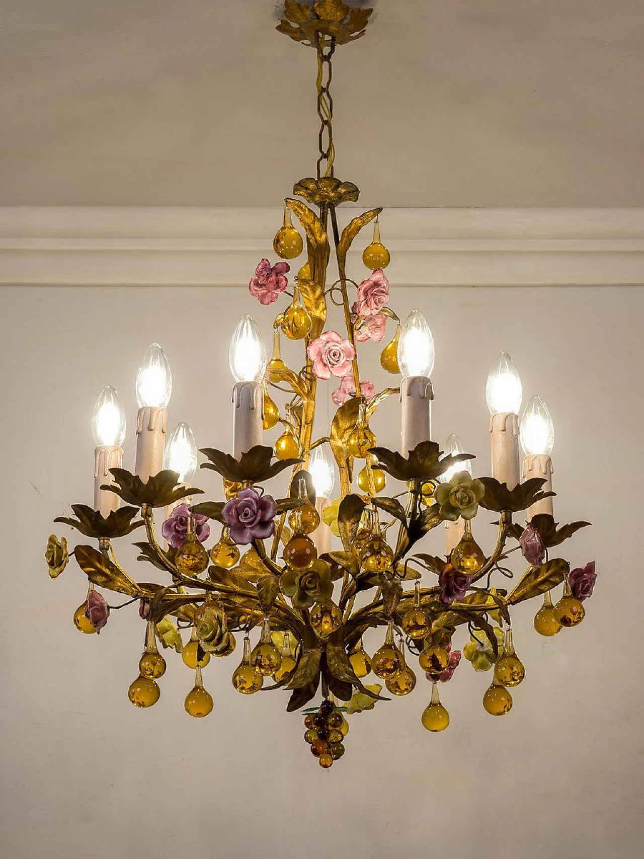 Lampada floreale in ferro dorato, ceramica e vetro di Murano, anni '60 2