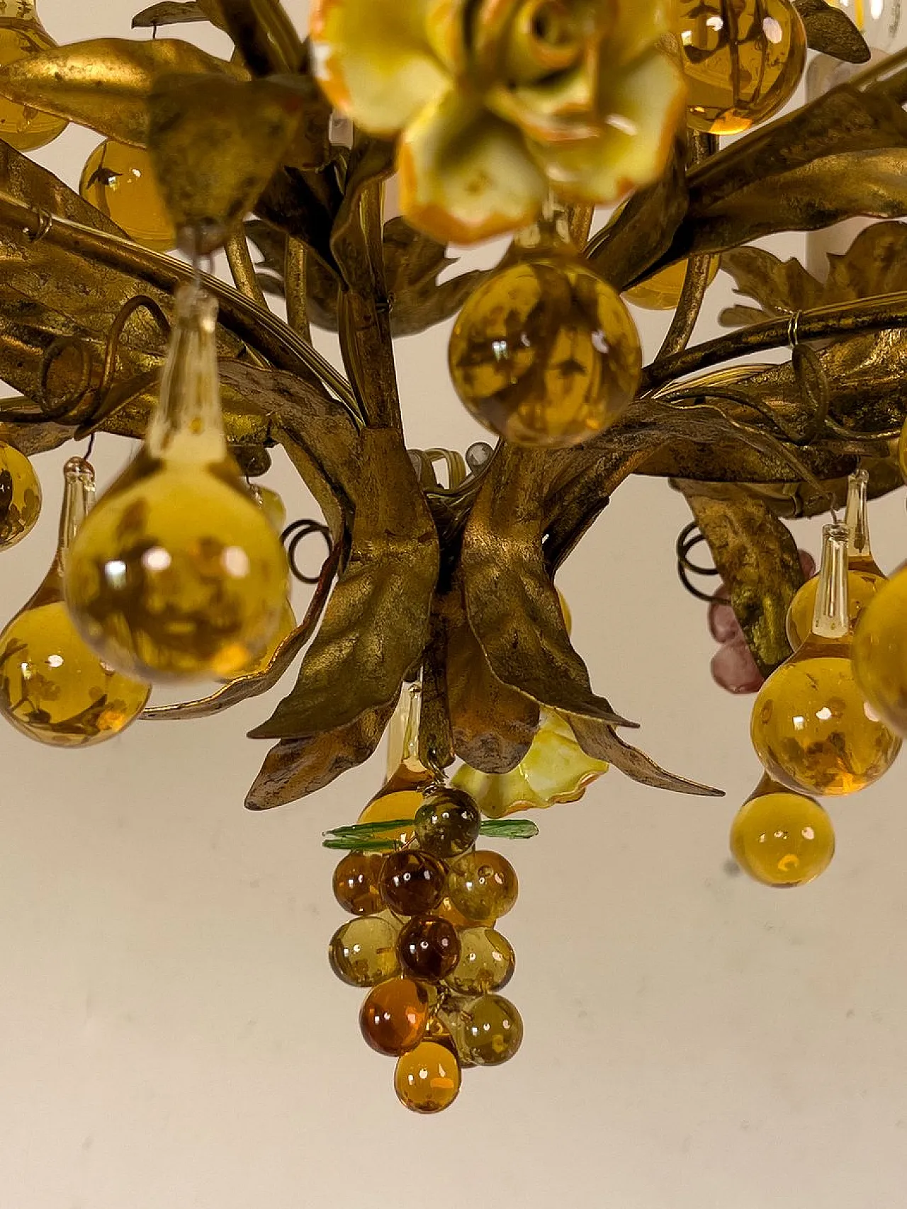 Lampada floreale in ferro dorato, ceramica e vetro di Murano, anni '60 5