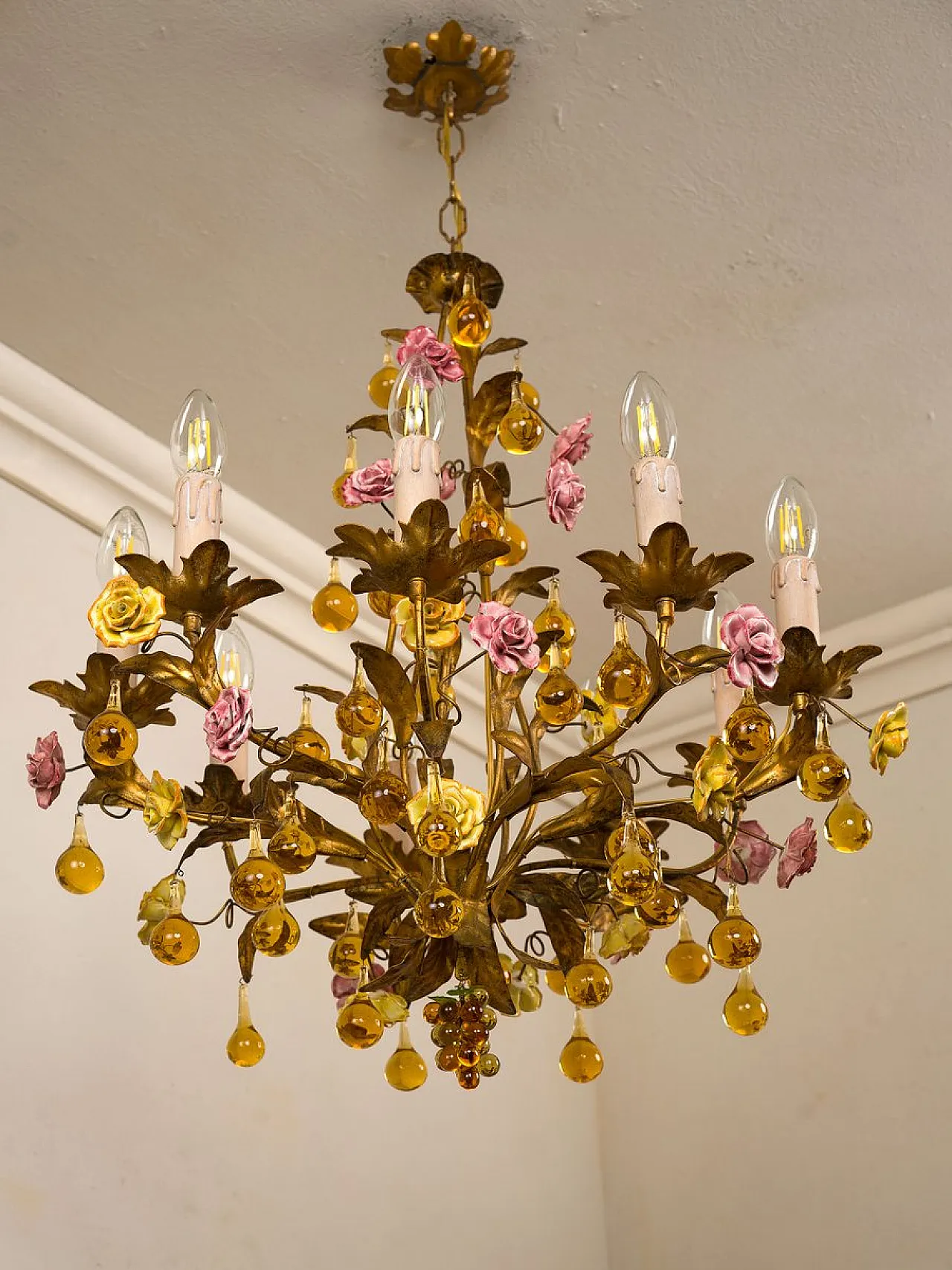 Lampada floreale in ferro dorato, ceramica e vetro di Murano, anni '60 6