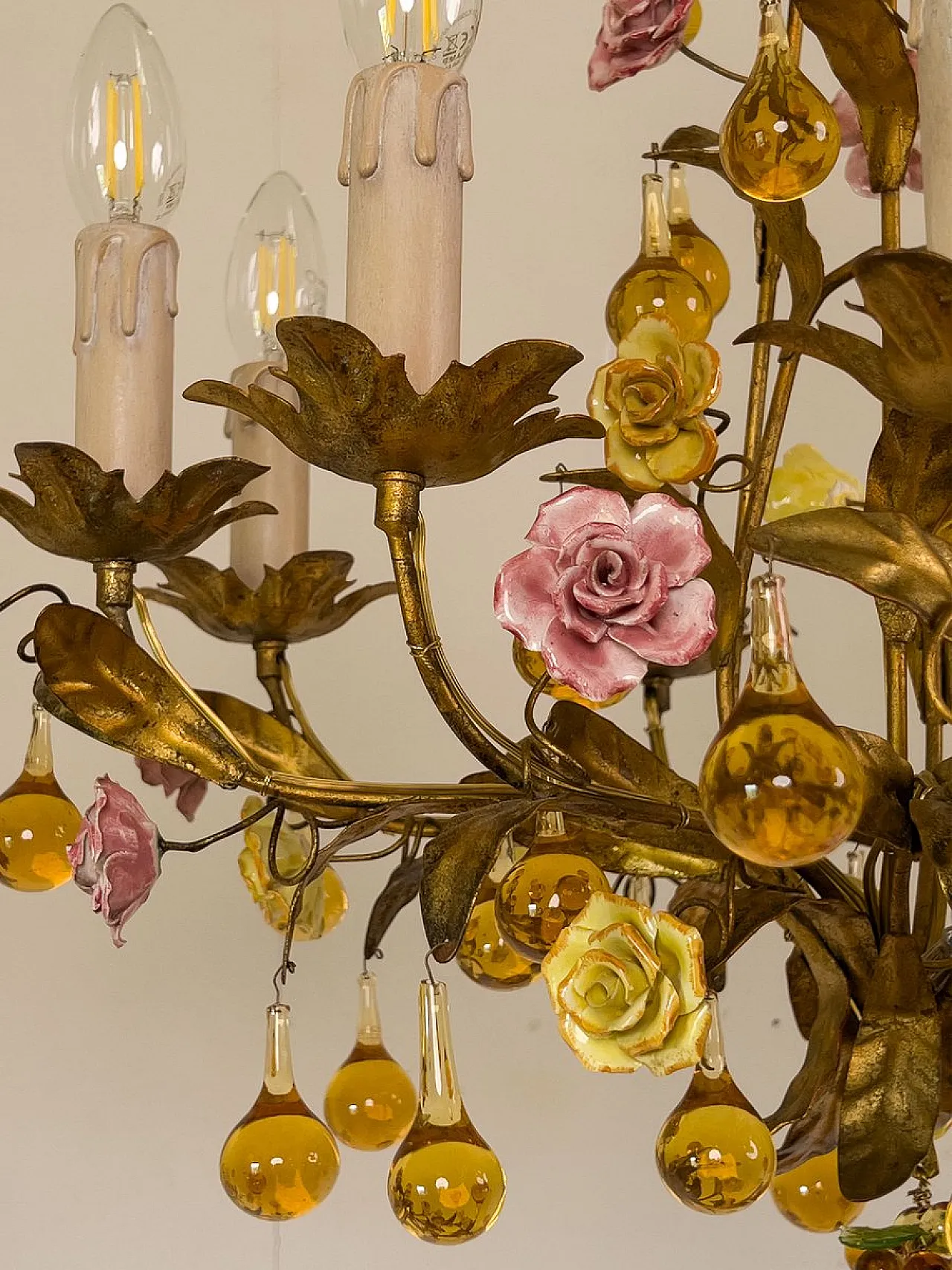Lampada floreale in ferro dorato, ceramica e vetro di Murano, anni '60 8