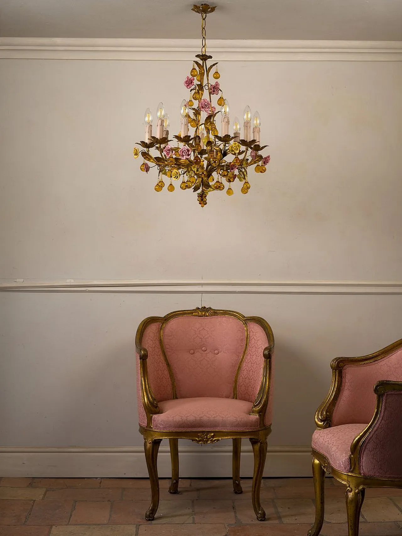 Lampada floreale in ferro dorato, ceramica e vetro di Murano, anni '60 12