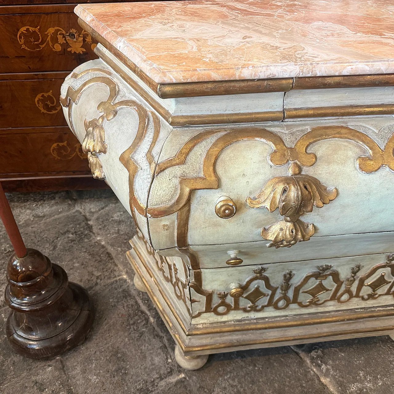 Comò veneziano barocco in legno laccato e dorato e marmo, '700 9