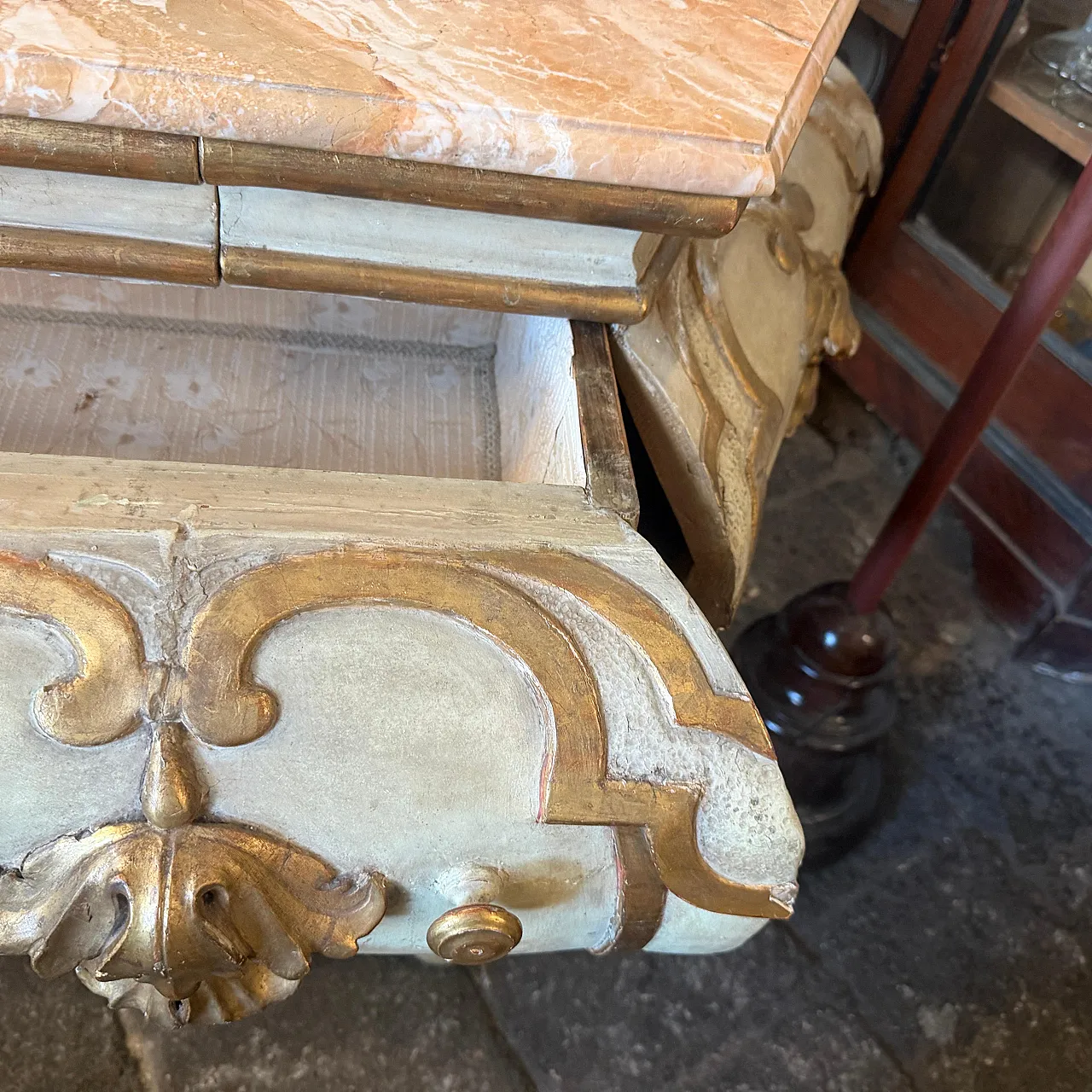 Comò veneziano barocco in legno laccato e dorato e marmo, '700 13
