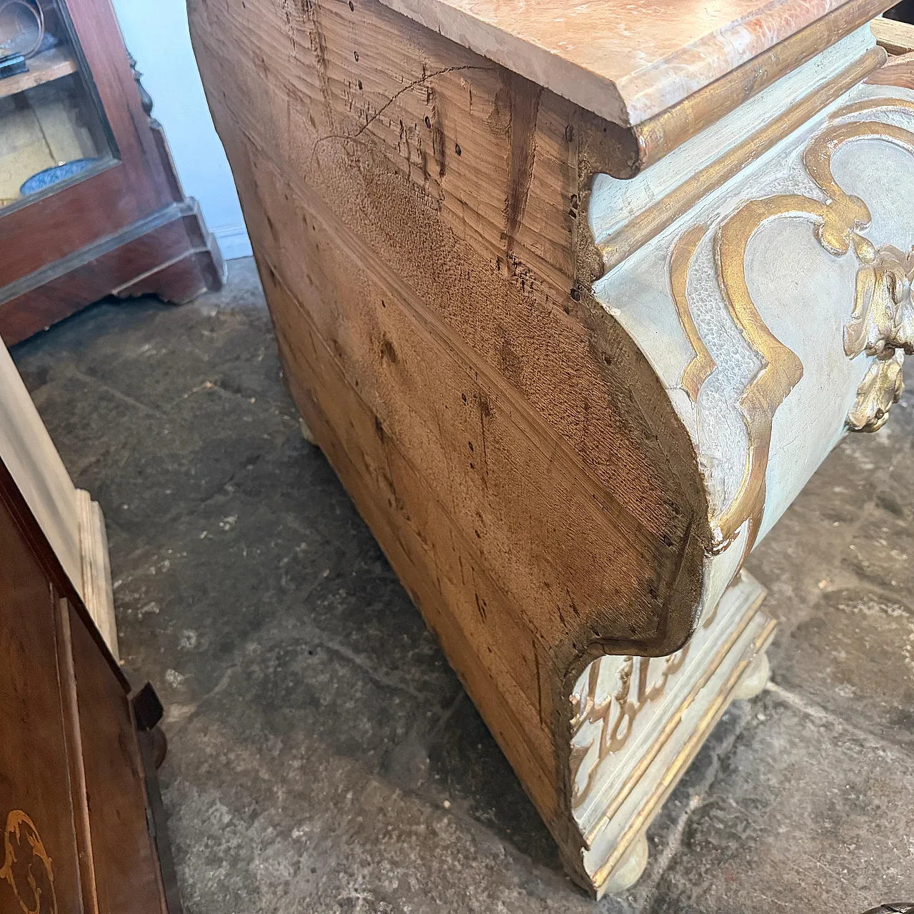 Comò veneziano barocco in legno laccato e dorato e marmo, '700 15