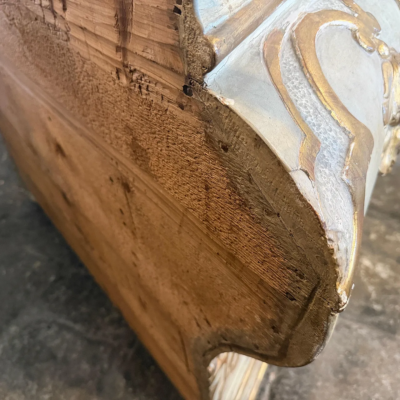 Comò veneziano barocco in legno laccato e dorato e marmo, '700 16