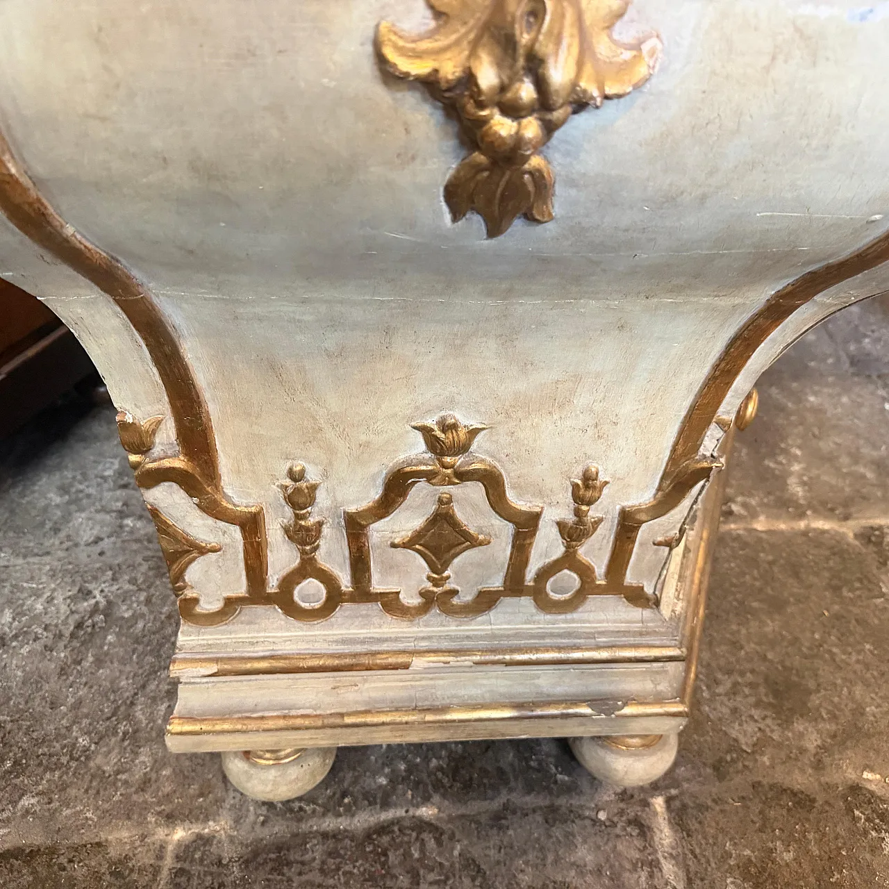 Comò veneziano barocco in legno laccato e dorato e marmo, '700 18