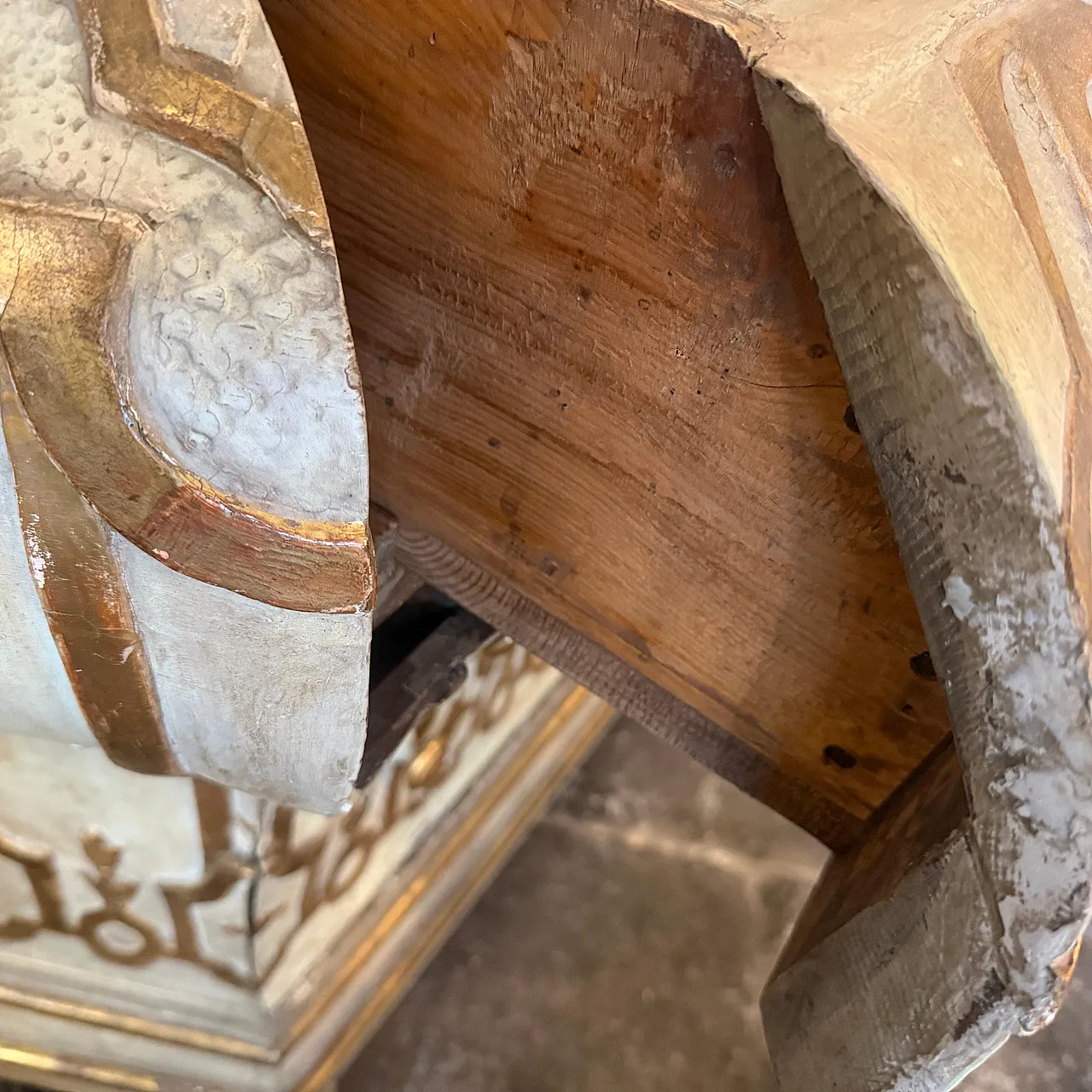 Comò veneziano barocco in legno laccato e dorato e marmo, '700 19