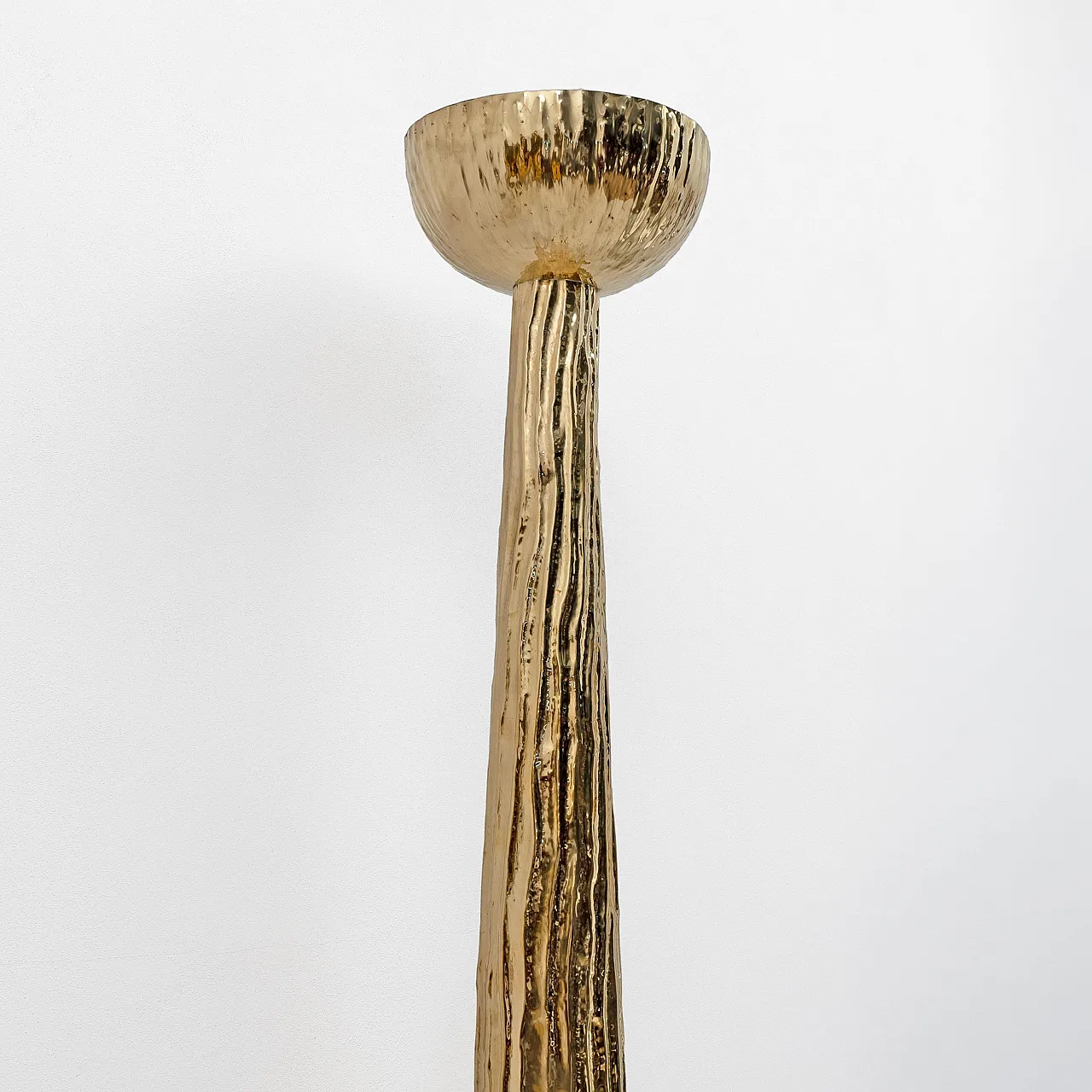 Lampada da terra in ottone martellato stile Torchère, '900 2