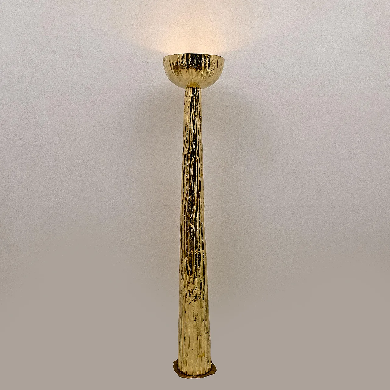 Lampada da terra in ottone martellato stile Torchère, '900 8