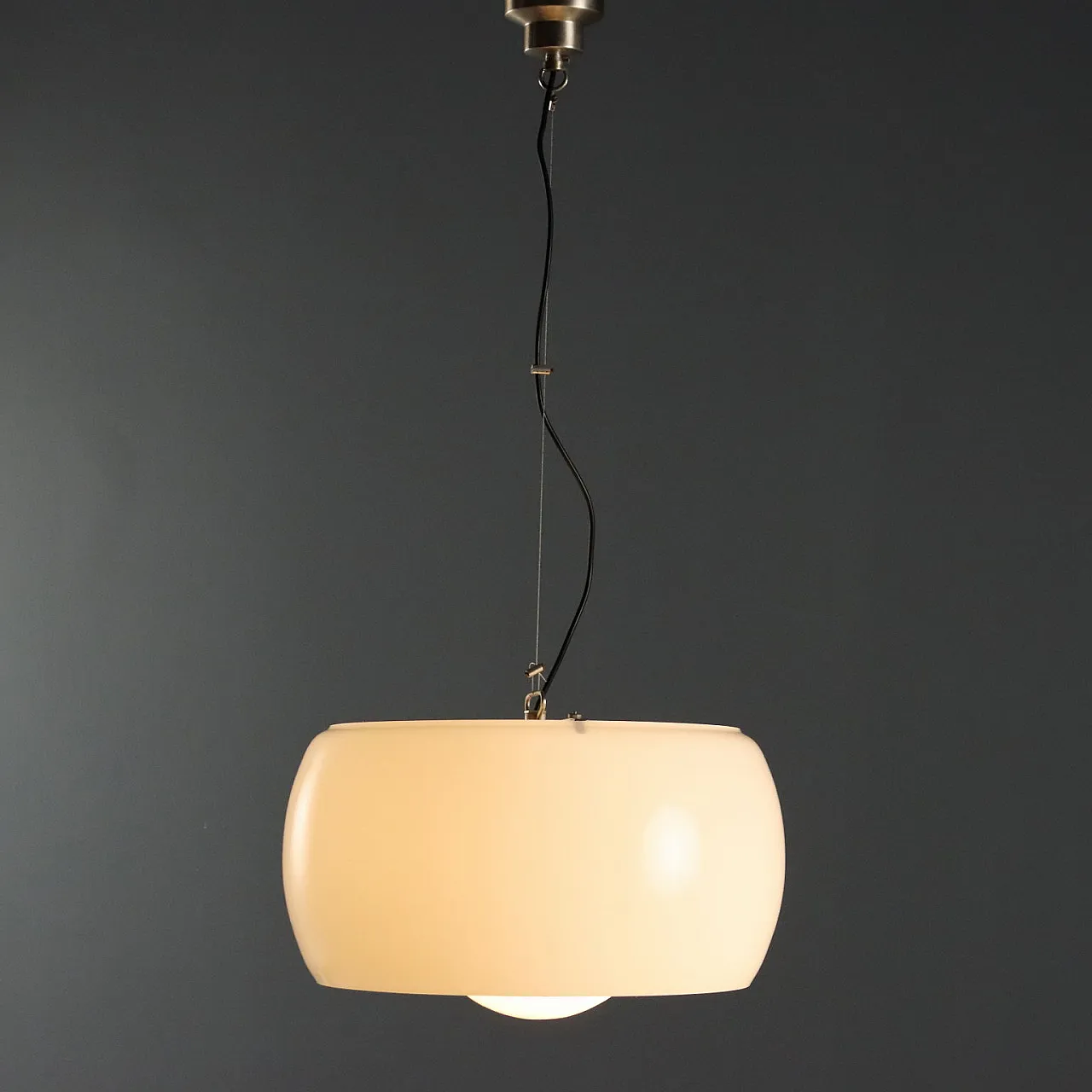 Lampada Omega di Vico Magistretti per Artemide, '900 1