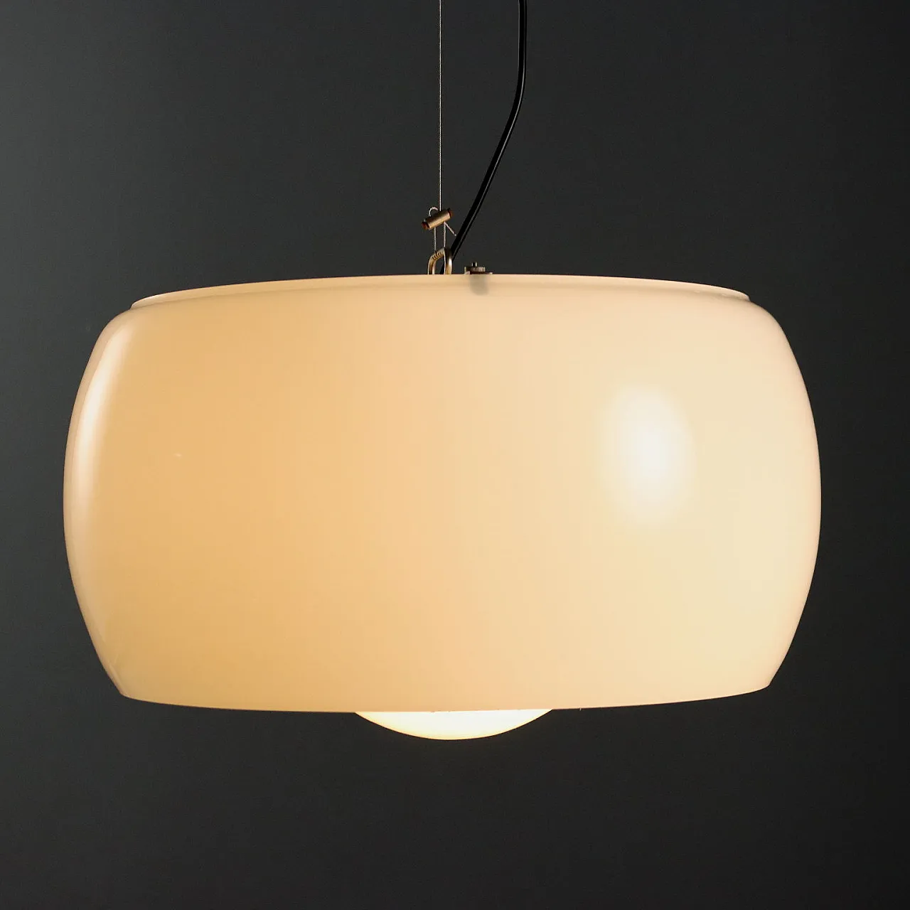 Lampada Omega di Vico Magistretti per Artemide, '900 3