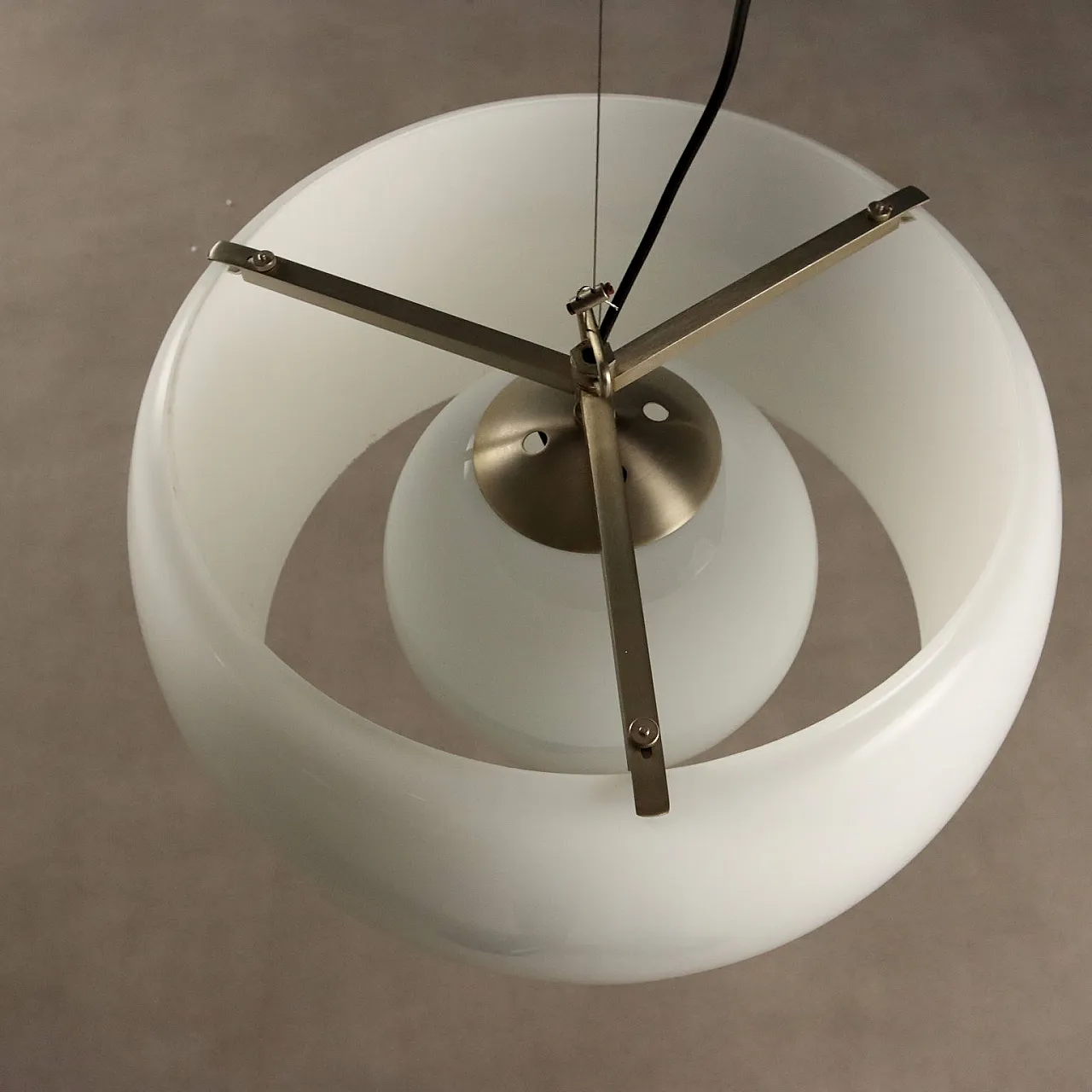 Lampada Omega di Vico Magistretti per Artemide, '900 10