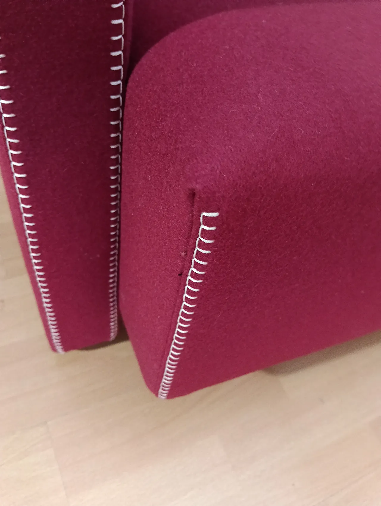 Poltrona Utrecht 637 in lana bordeaux di Cassina, anni 2000 25