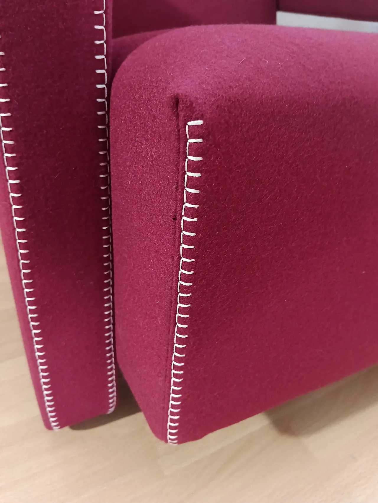 Poltrona Utrecht 637 in lana bordeaux di Cassina, anni 2000 26