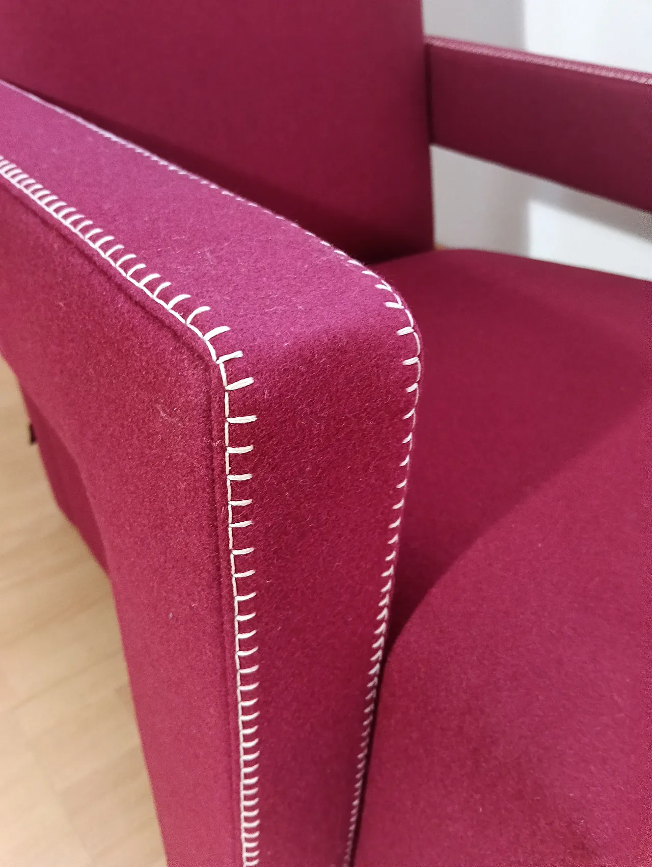 Poltrona Utrecht 637 in lana bordeaux di Cassina, anni 2000 27