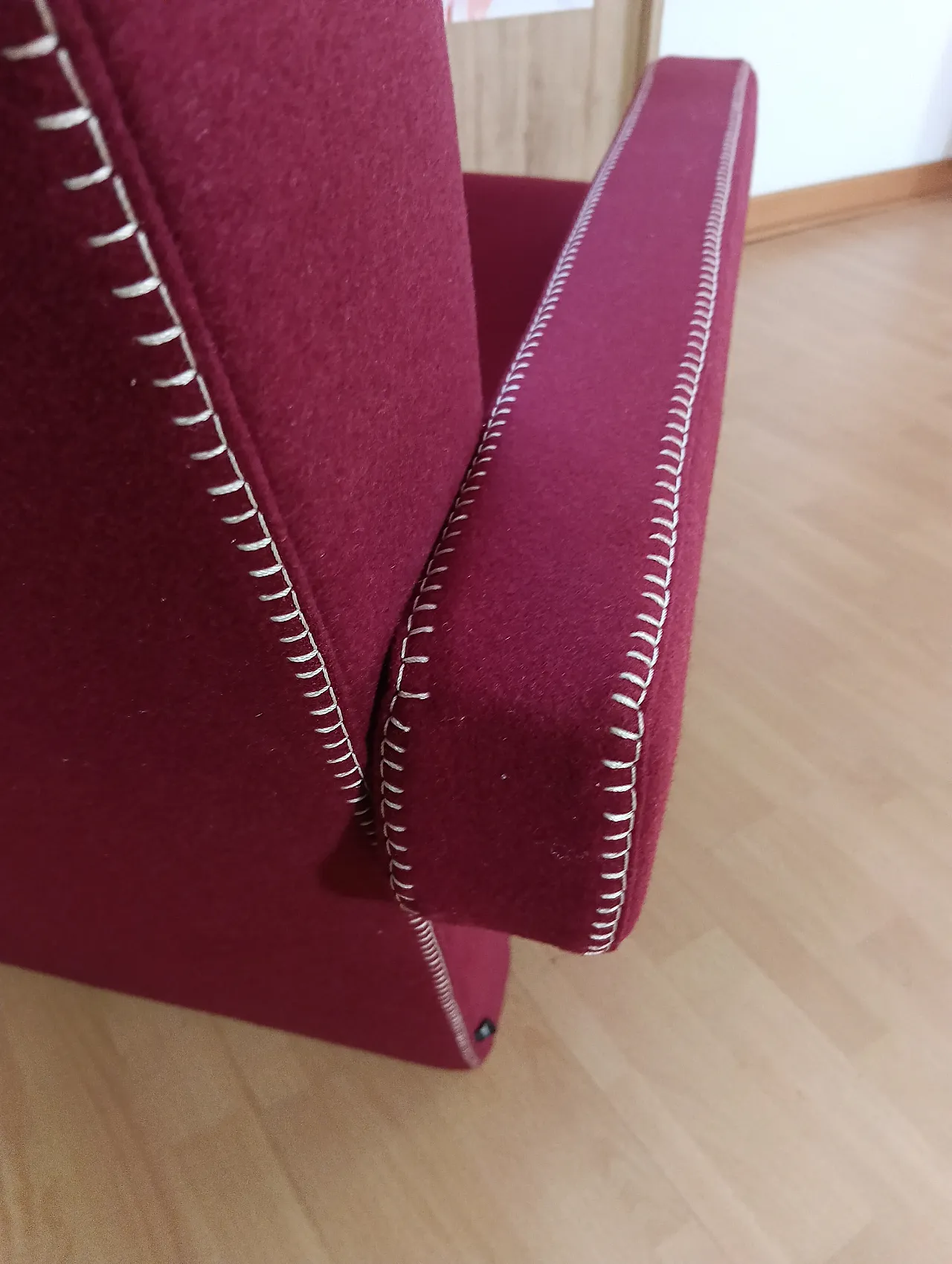 Poltrona Utrecht 637 in lana bordeaux di Cassina, anni 2000 37