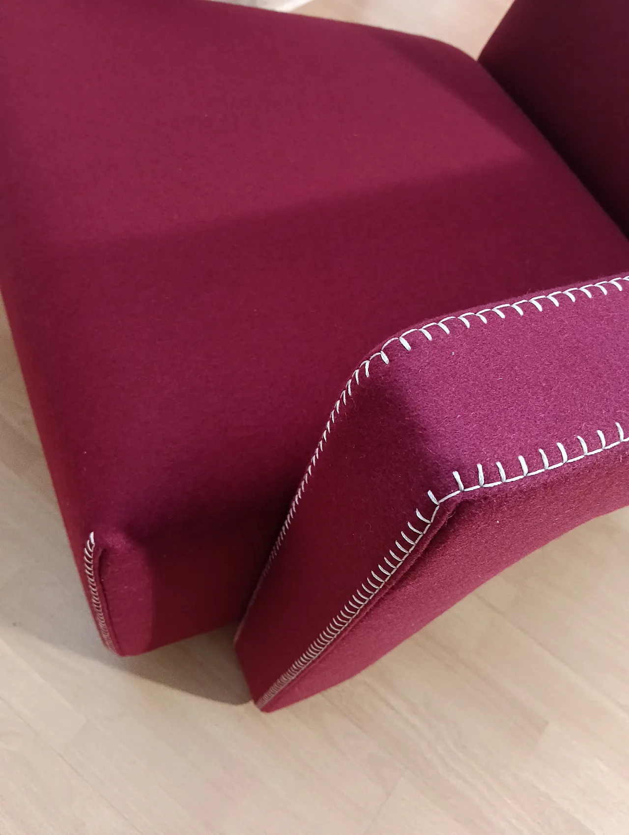 Poltrona Utrecht 637 in lana bordeaux di Cassina, anni 2000 45