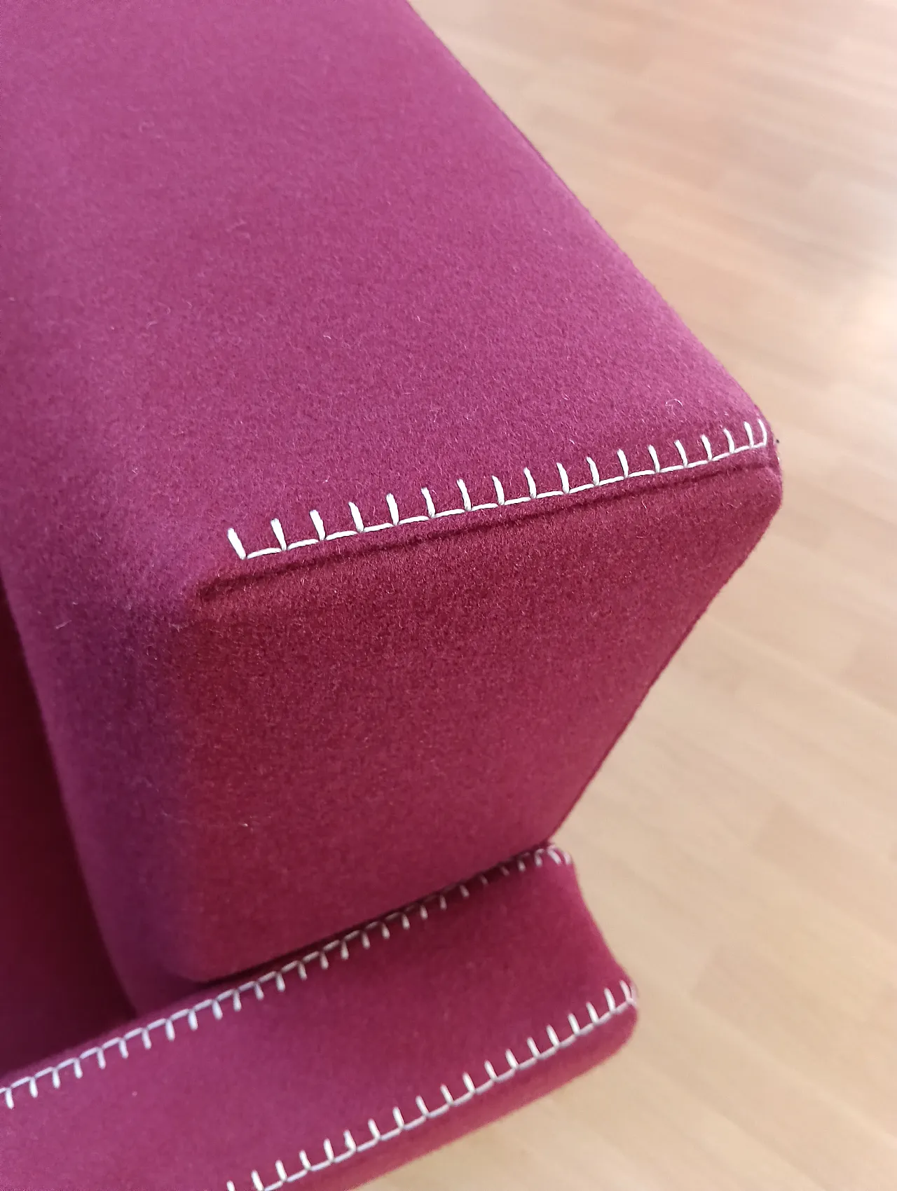 Poltrona Utrecht 637 in lana bordeaux di Cassina, anni 2000 47