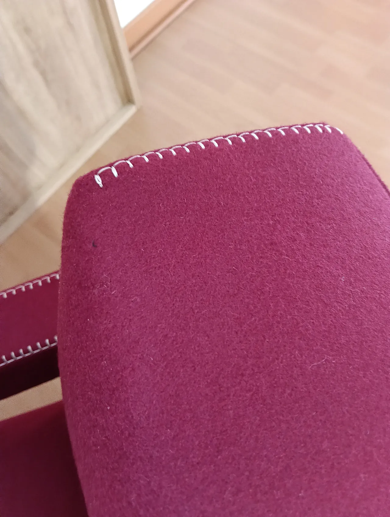 Poltrona Utrecht 637 in lana bordeaux di Cassina, anni 2000 48