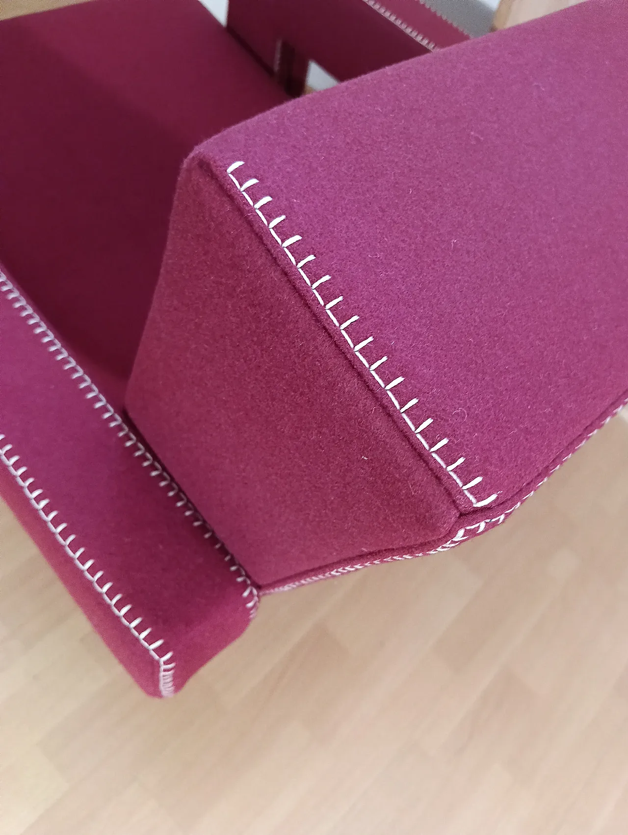 Poltrona Utrecht 637 in lana bordeaux di Cassina, anni 2000 55