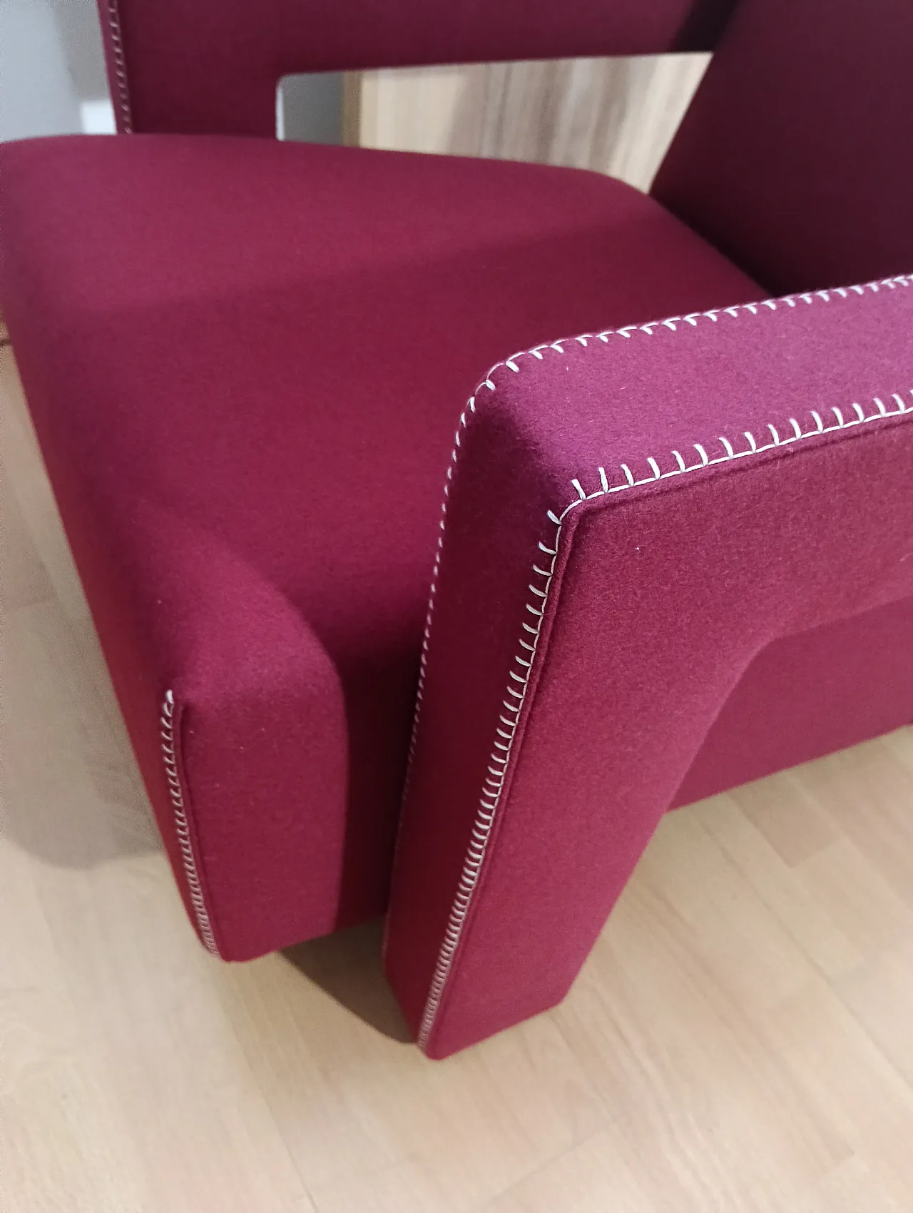 Poltrona Utrecht 637 in lana bordeaux di Cassina, anni 2000 61