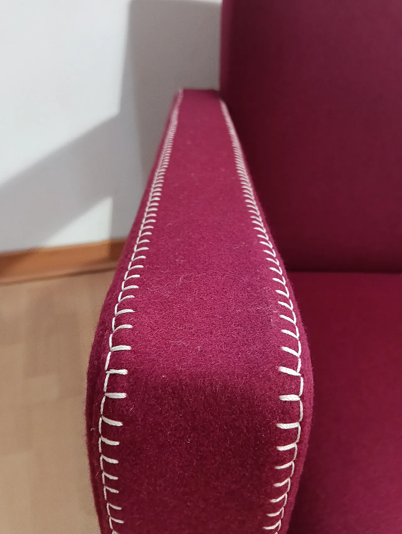 Poltrona Utrecht 637 in lana bordeaux di Cassina, anni 2000 72