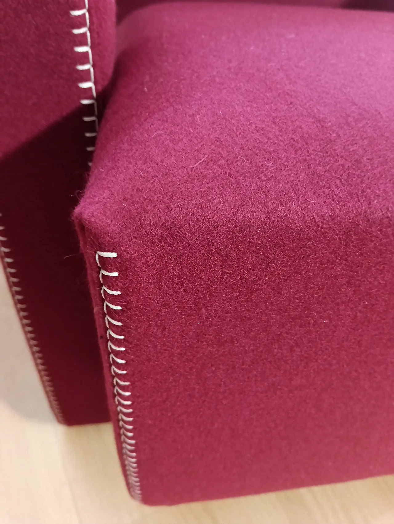 Poltrona Utrecht 637 in lana bordeaux di Cassina, anni 2000 73