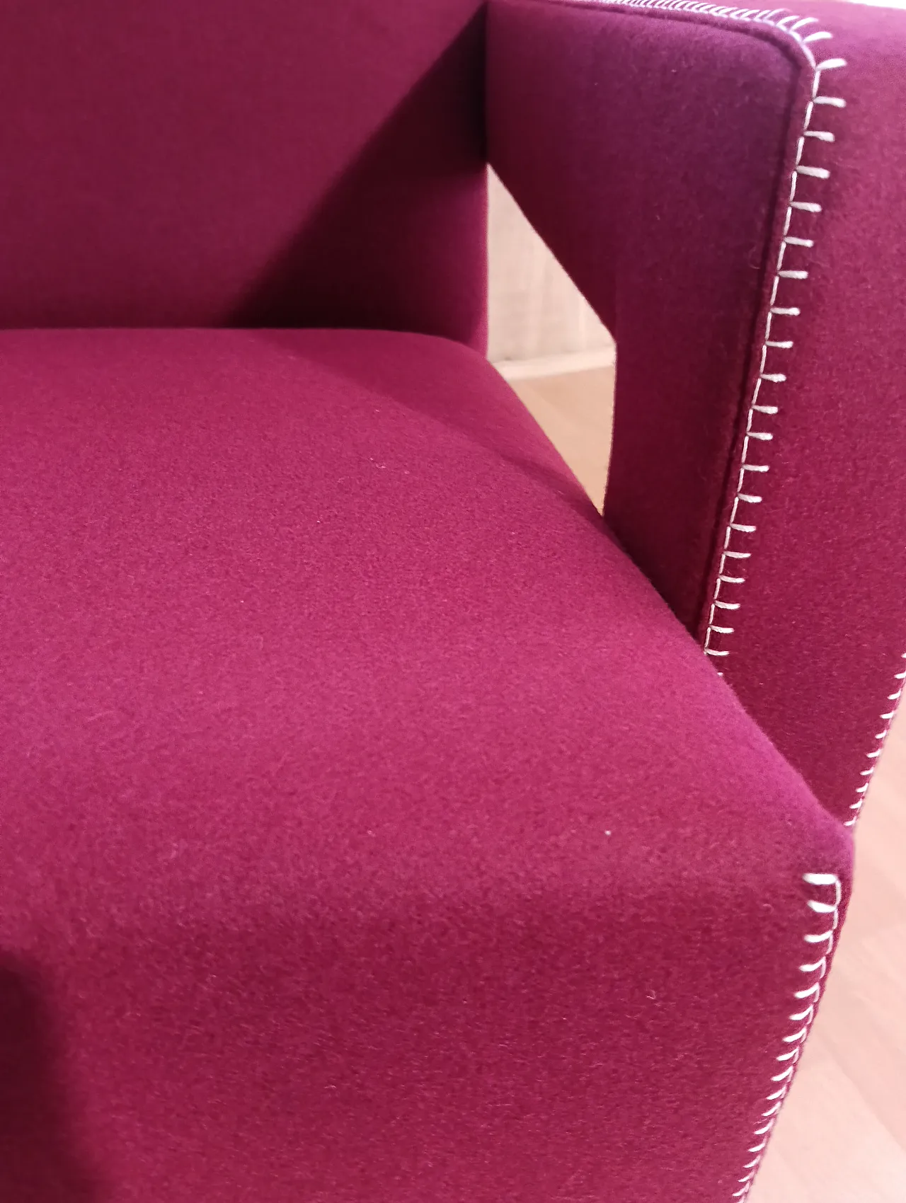 Poltrona Utrecht 637 in lana bordeaux di Cassina, anni 2000 75