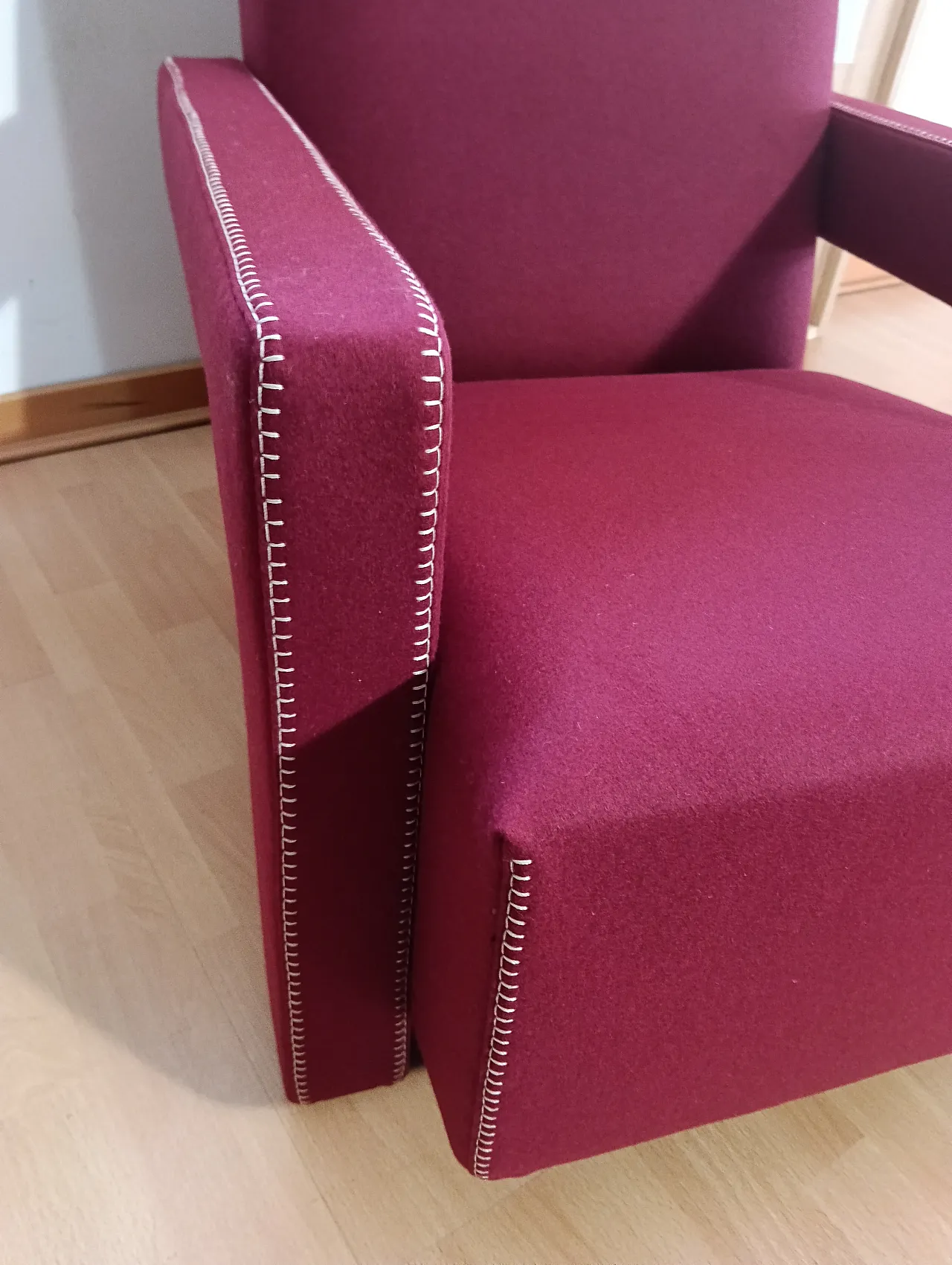 Poltrona Utrecht 637 in lana bordeaux di Cassina, anni 2000 77