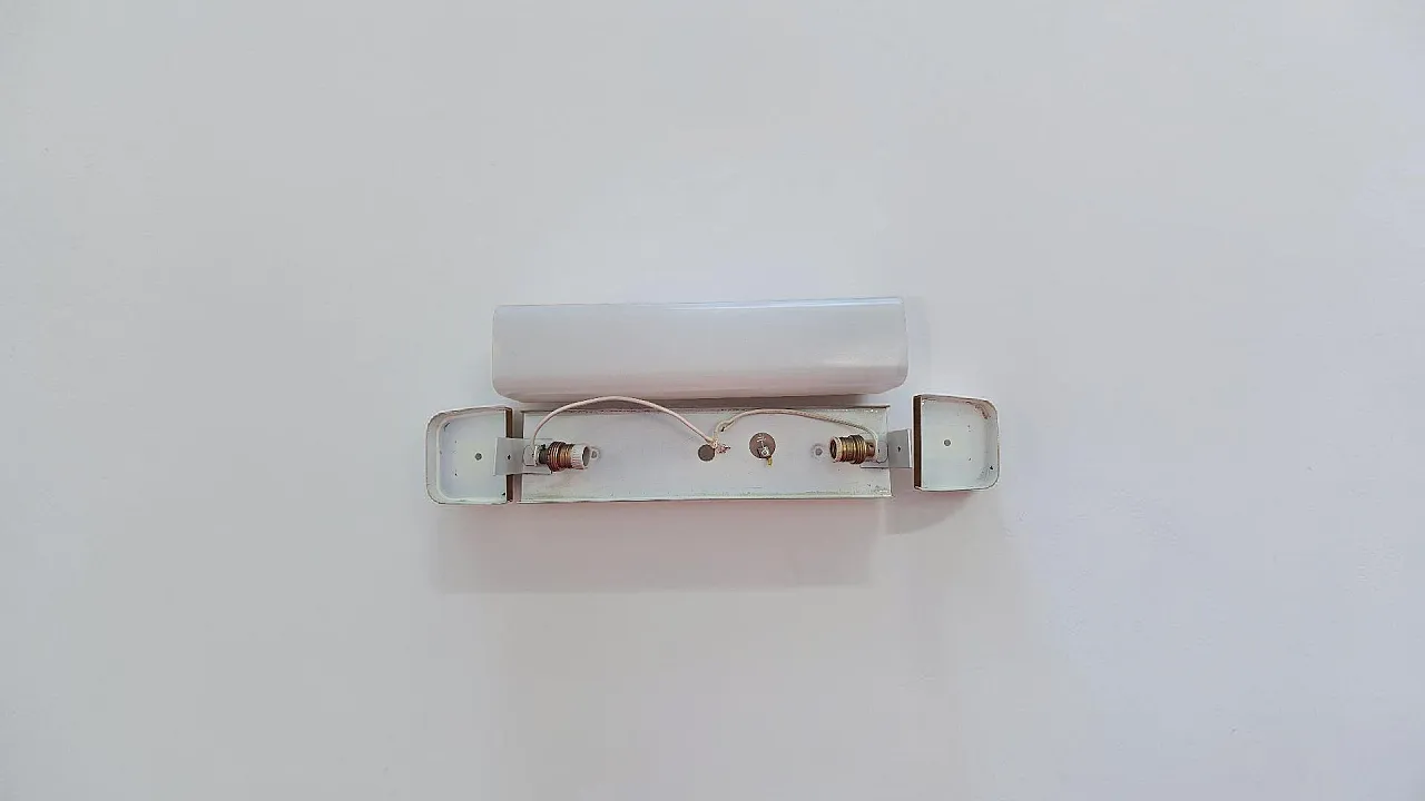 Lampada da parete in vetro e metallo, anni '60 5