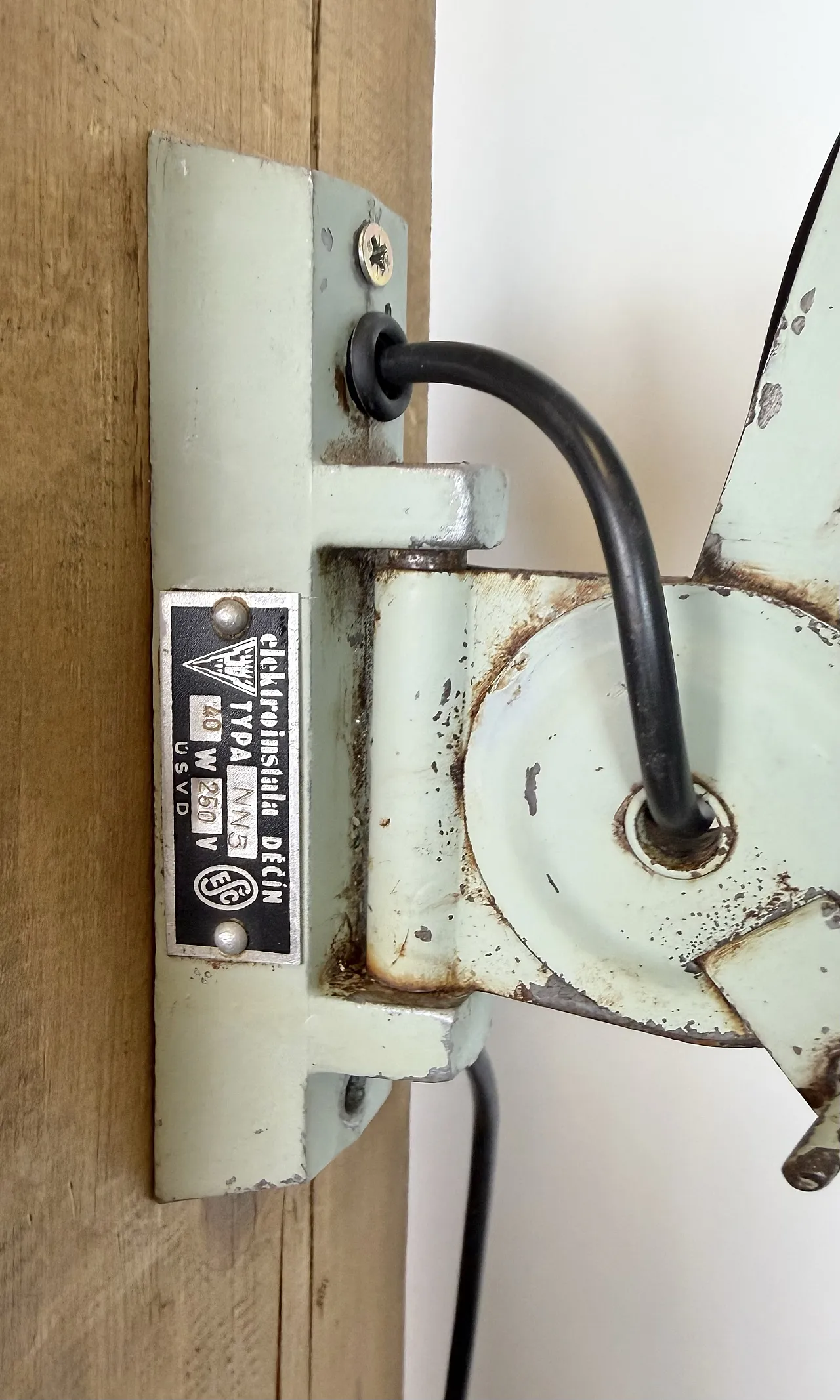 Green Industrial Scissor Wall Lamp from Elektroinstala, 1960s 13