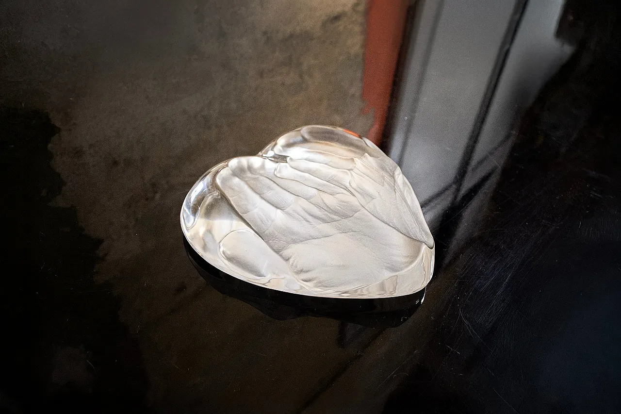 Scultura in cristallo con cuore di Tony Morgan per Daum, anni '70 2