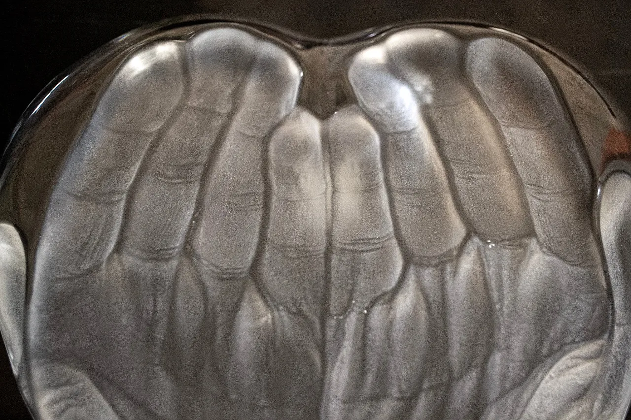 Scultura in cristallo con cuore di Tony Morgan per Daum, anni '70 3