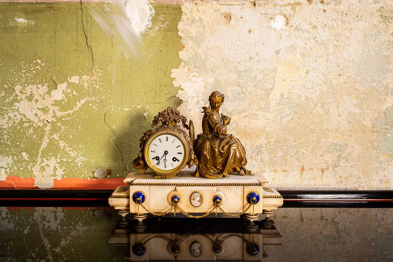 Mantel clock marble and bronze by T&Q Brevetes S.G.D.Q., 19th century 1