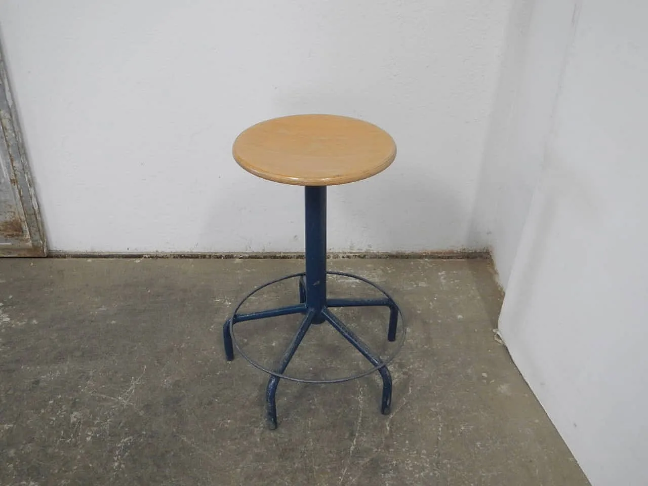 5 foot stool 1970 1