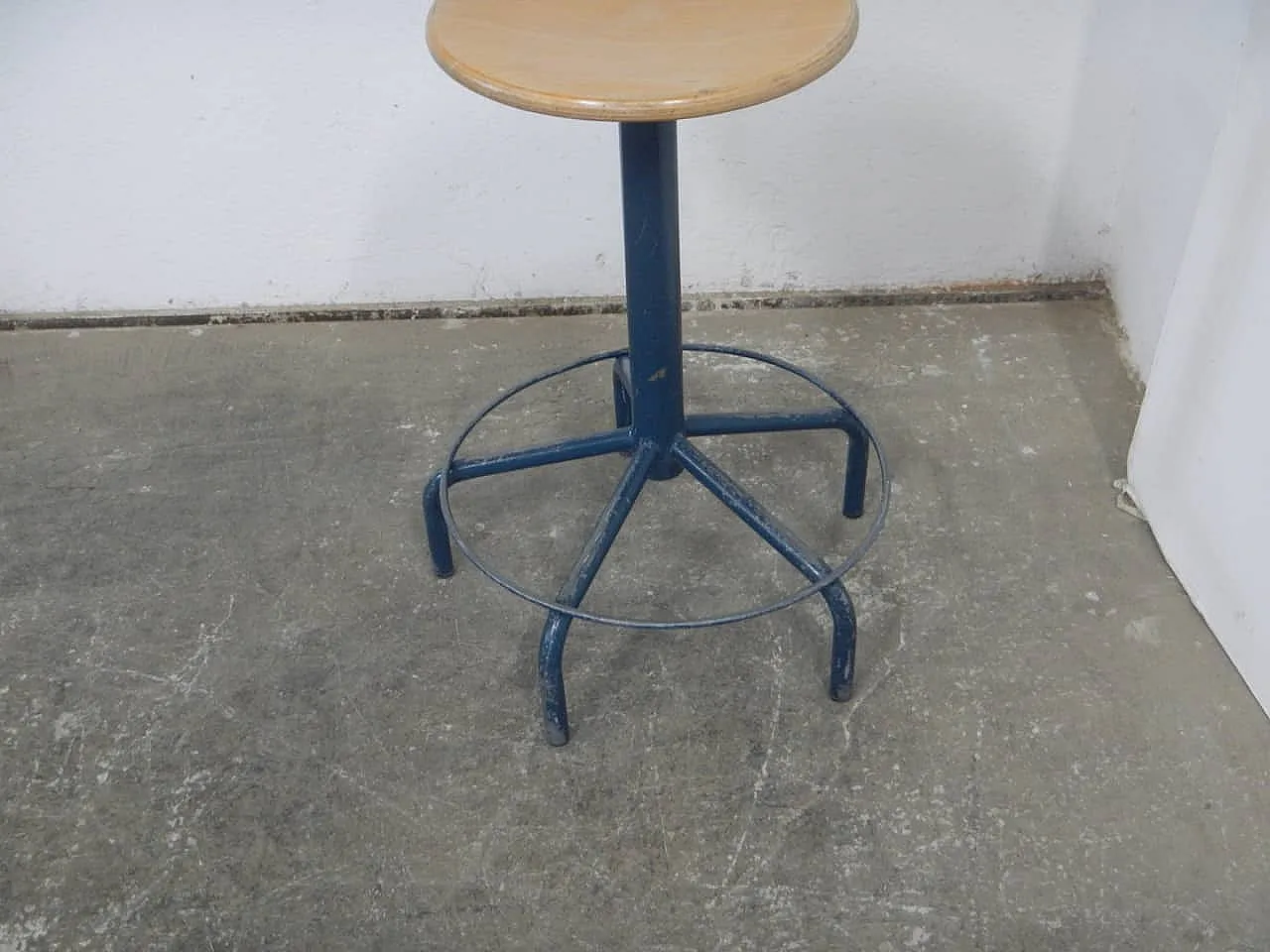 5 foot stool 1970 3