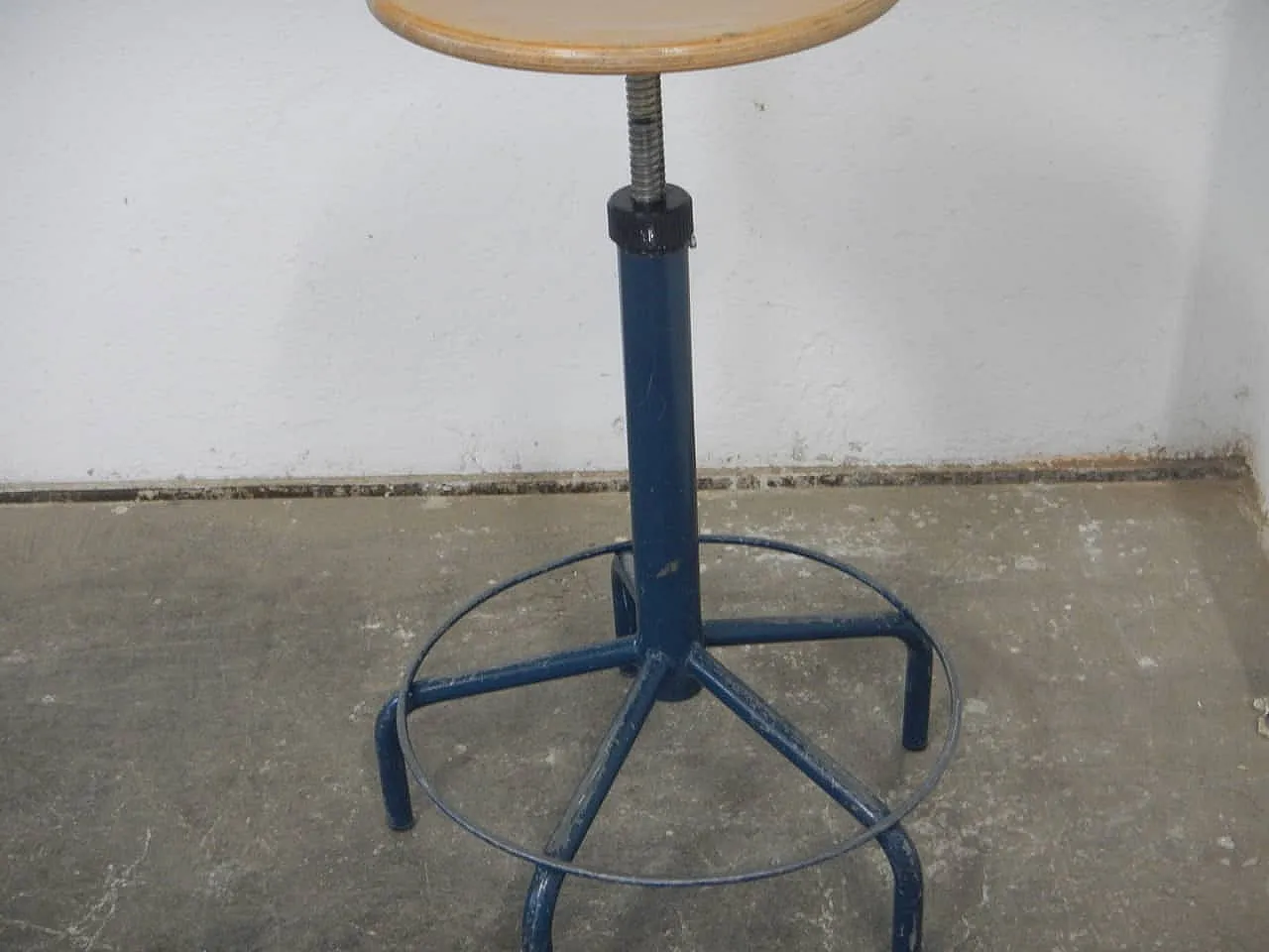 5 foot stool 1970 5
