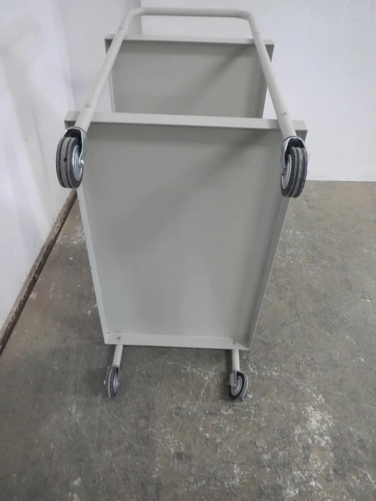 Carrello in ferro colorato 1980 8