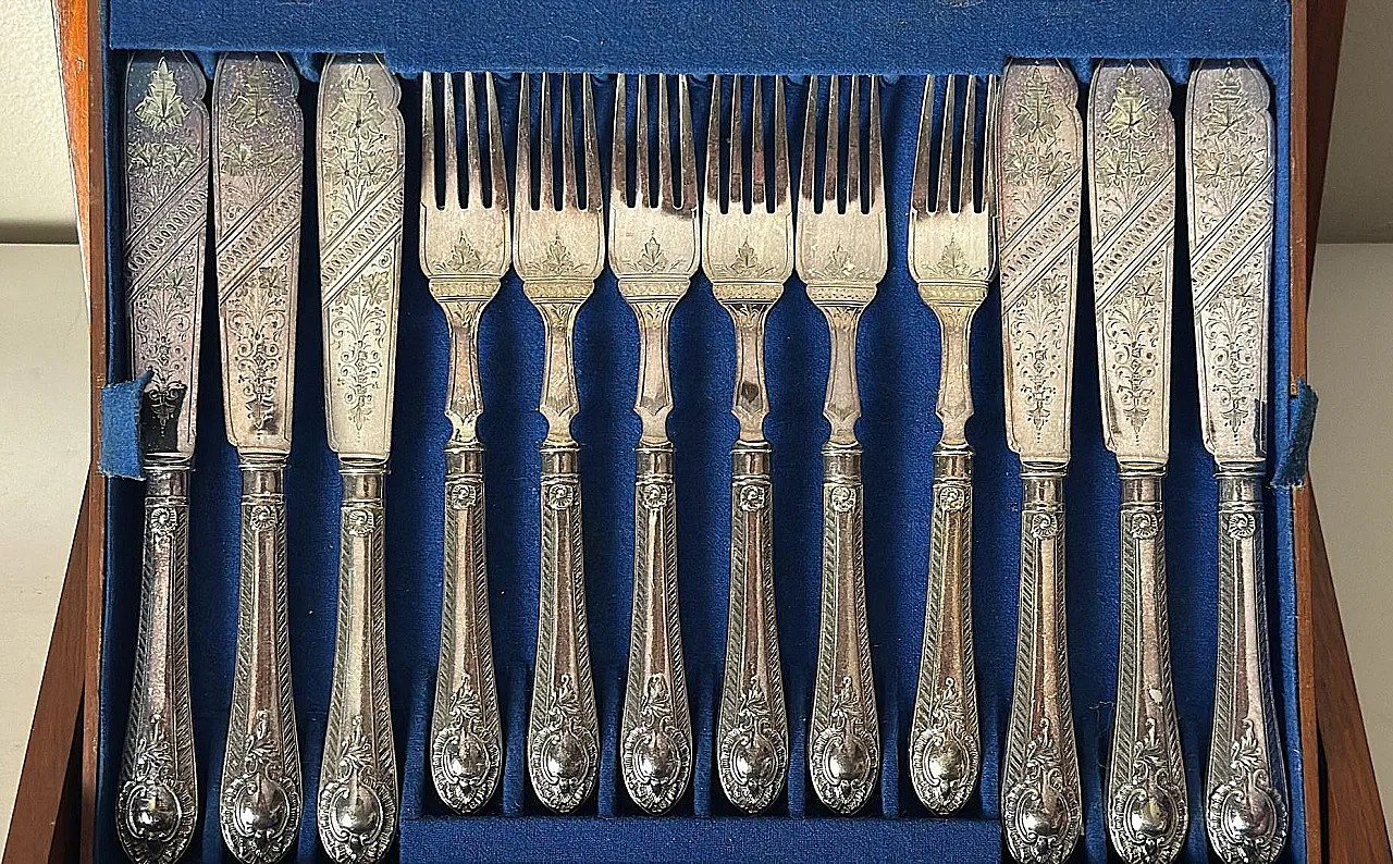 Wooden box with a complete silver-plated flatware, 19th century 7