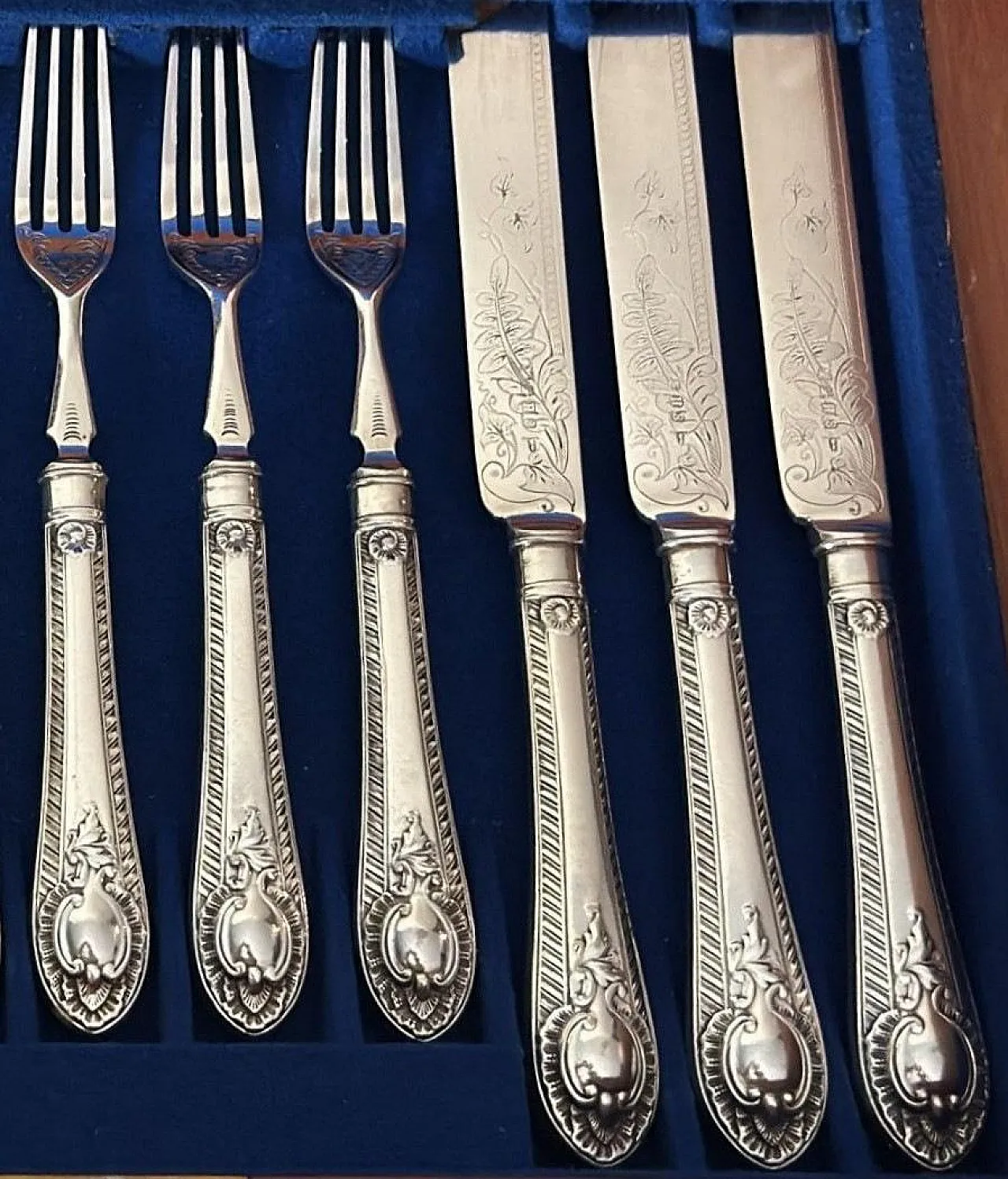 Wooden box with a complete silver-plated flatware, 19th century 10