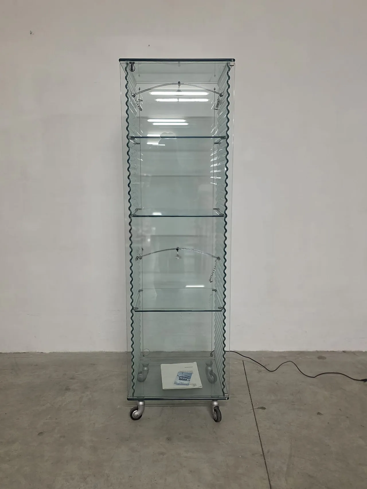 Vetrina di Ron Arad per Fiam, anni '80 1