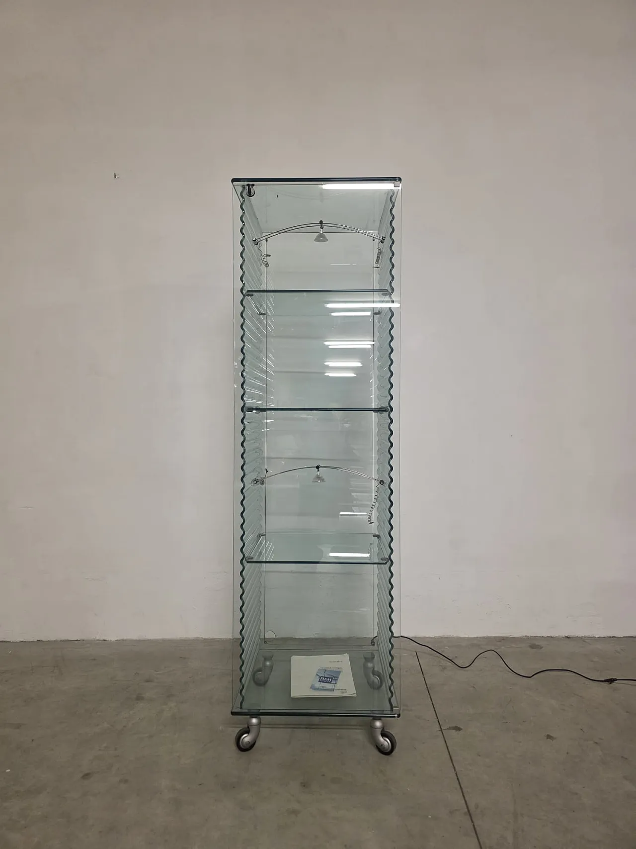 Vetrina di Ron Arad per Fiam, anni '80 2