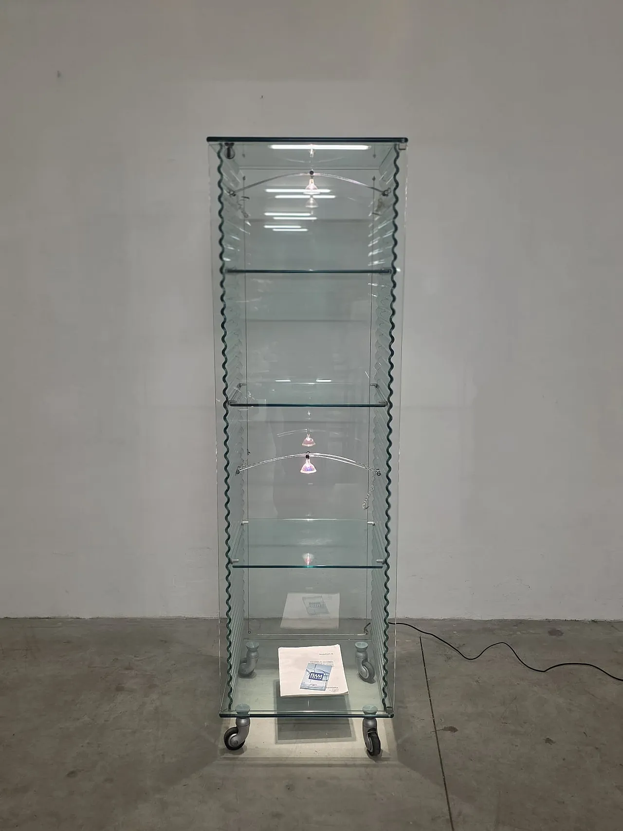 Vetrina di Ron Arad per Fiam, anni '80 3