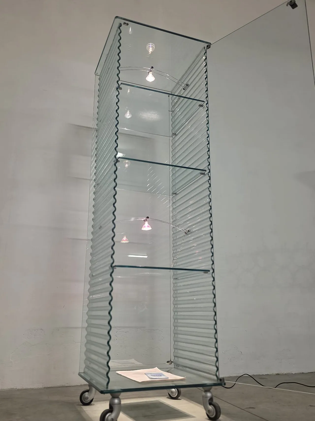Vetrina di Ron Arad per Fiam, anni '80 6