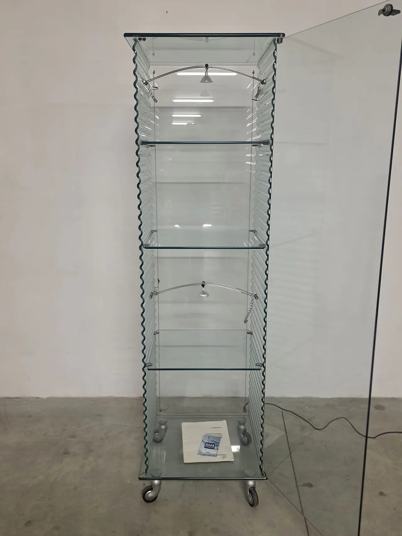 Vetrina di Ron Arad per Fiam, anni '80 7