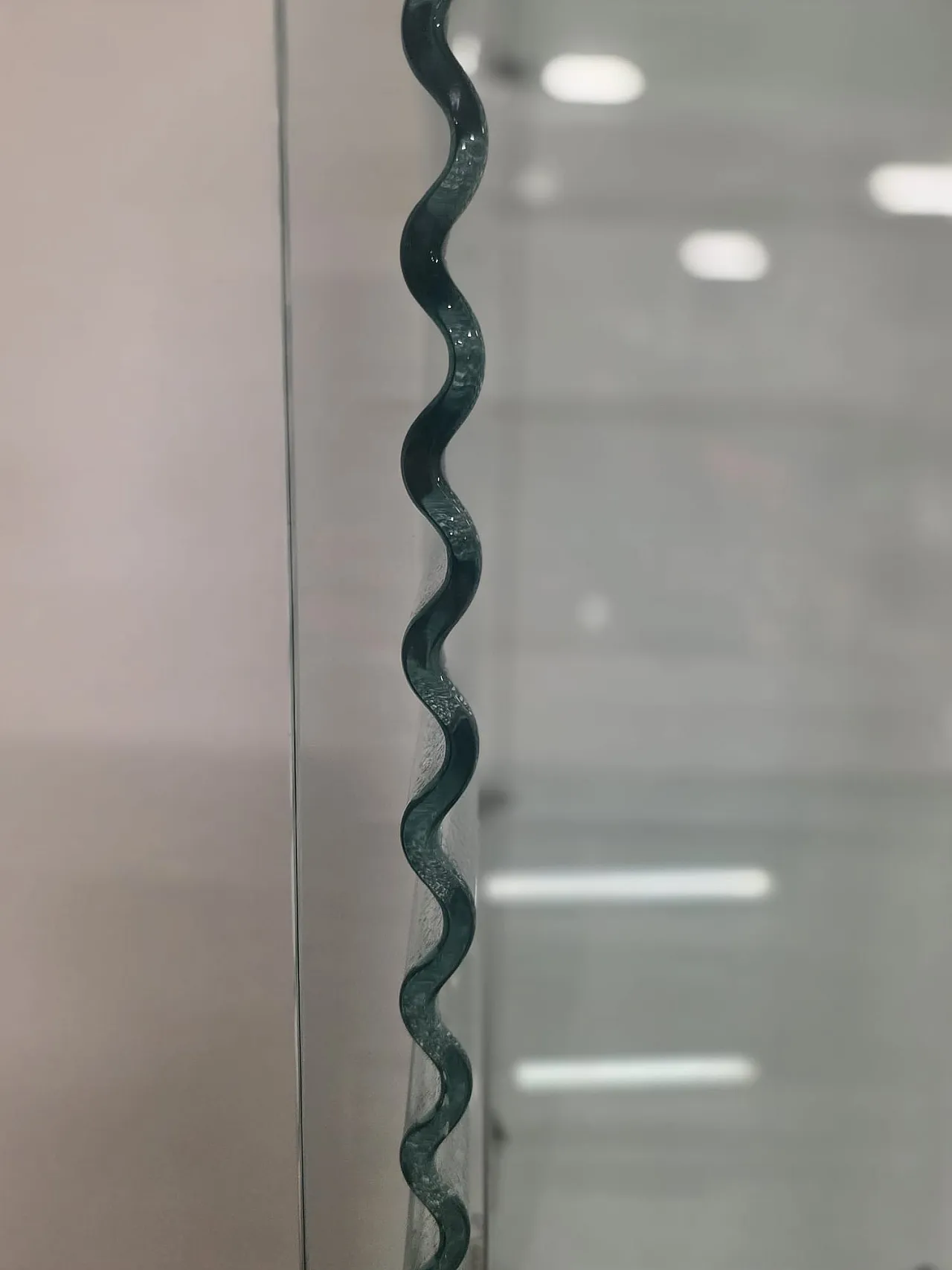 Vetrina di Ron Arad per Fiam, anni '80 13
