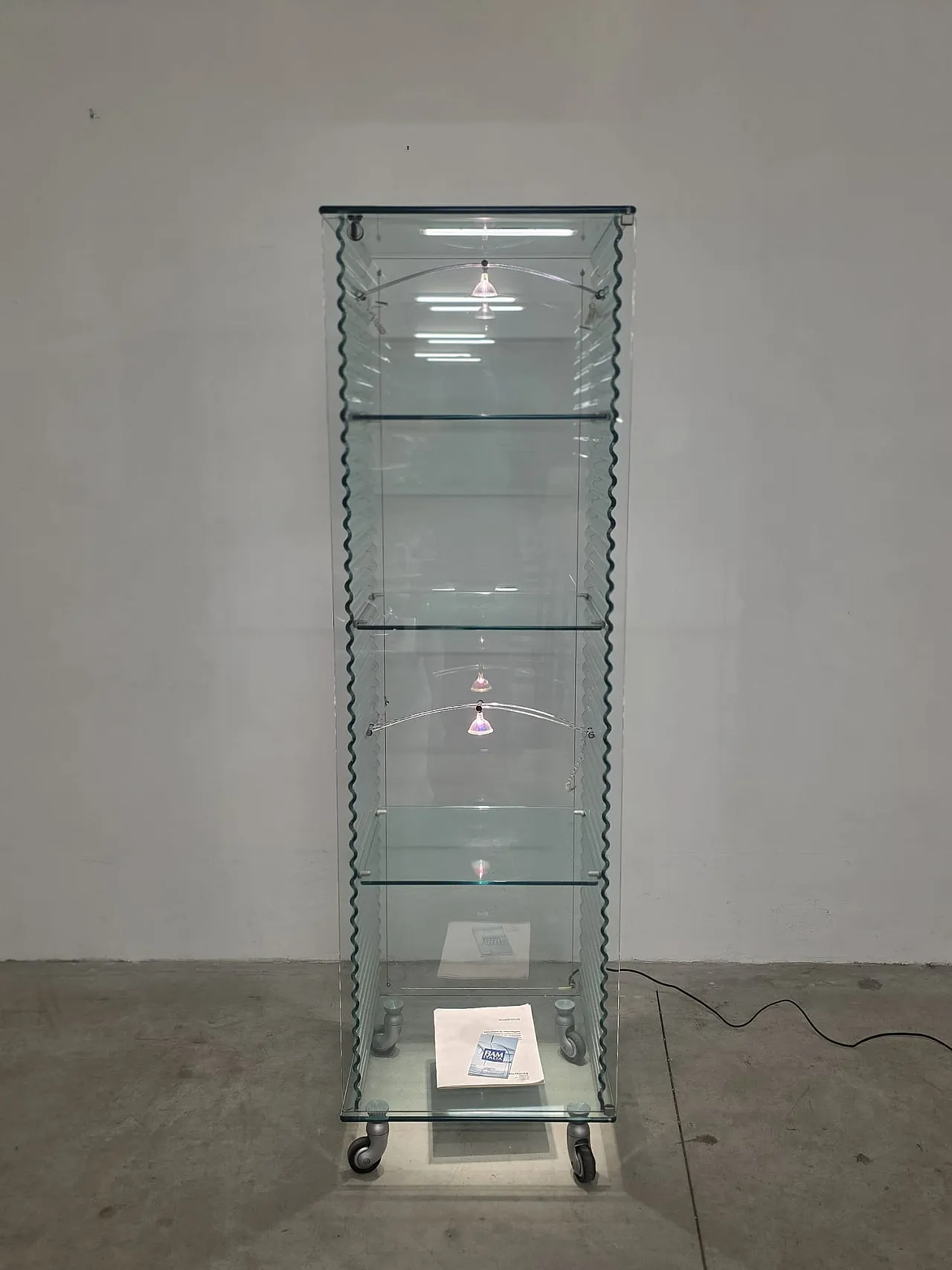 Vetrina di Ron Arad per Fiam, anni '80 15